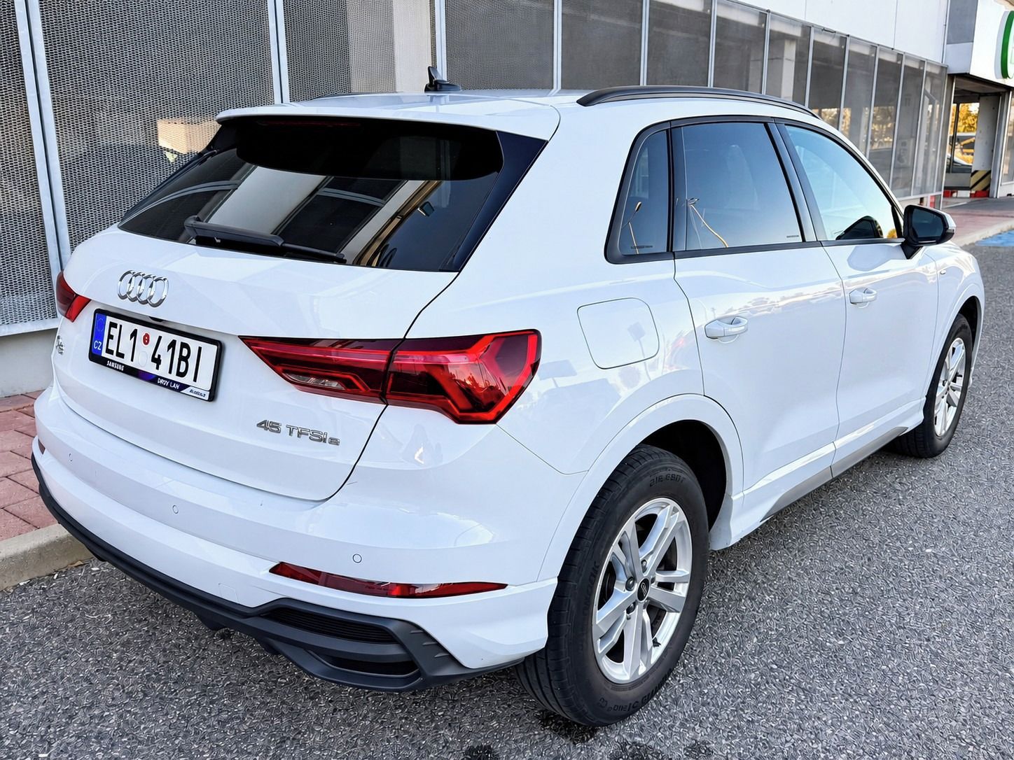 Audi Q3, 45 TFSI E S-Line Matrix - fotka 6