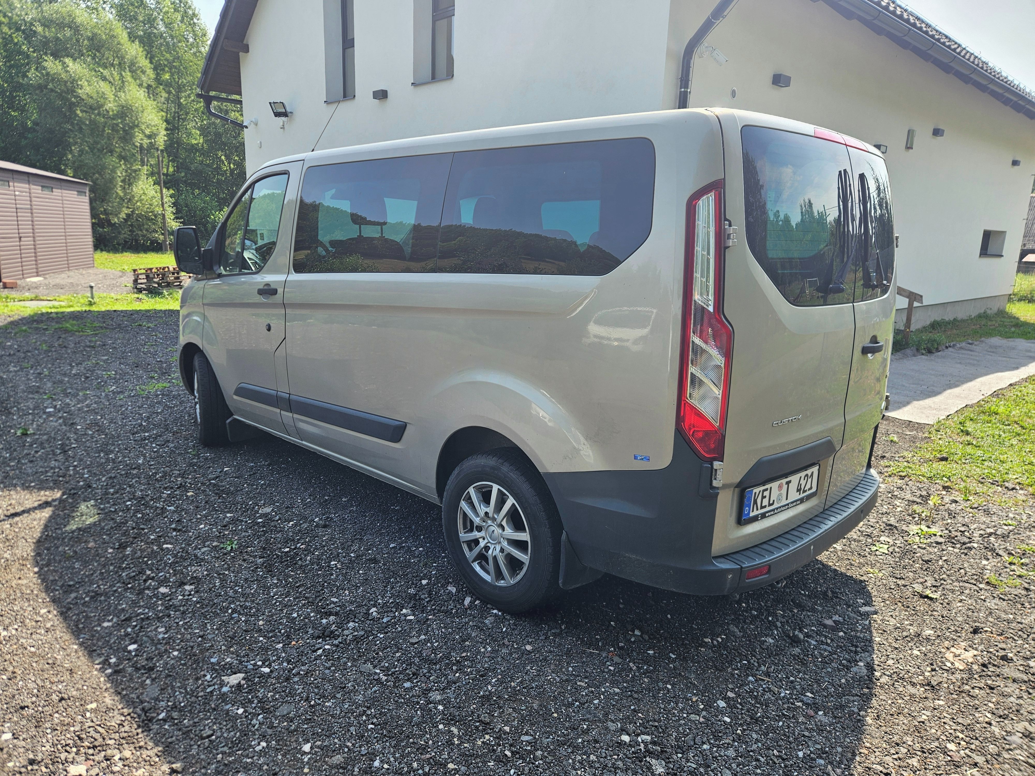 Ford Transit Custom, 2,2 TDCi mikrobus 9-místný - fotka 3