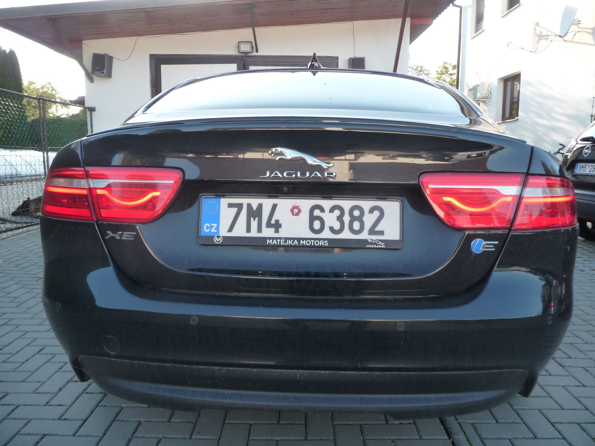 Jaguar XE, 2.0 d 120KW R Sport - fotka 6