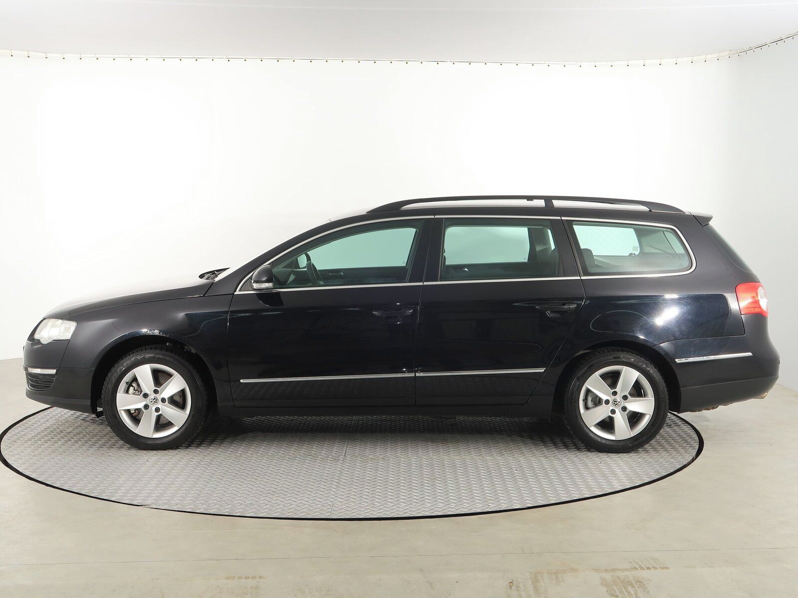 Volkswagen Passat, 1.6 FSI, Business - fotka 3
