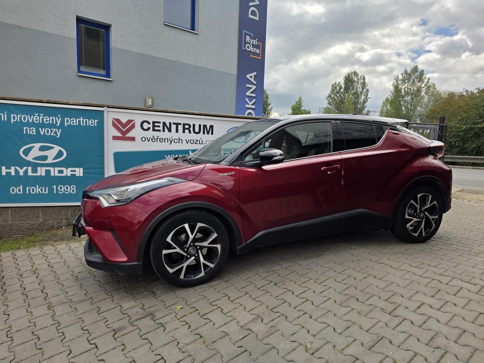 Toyota C-HR, 1.8-HYBRID-AUTOMAT-TOP VÝBAVA - fotka 2
