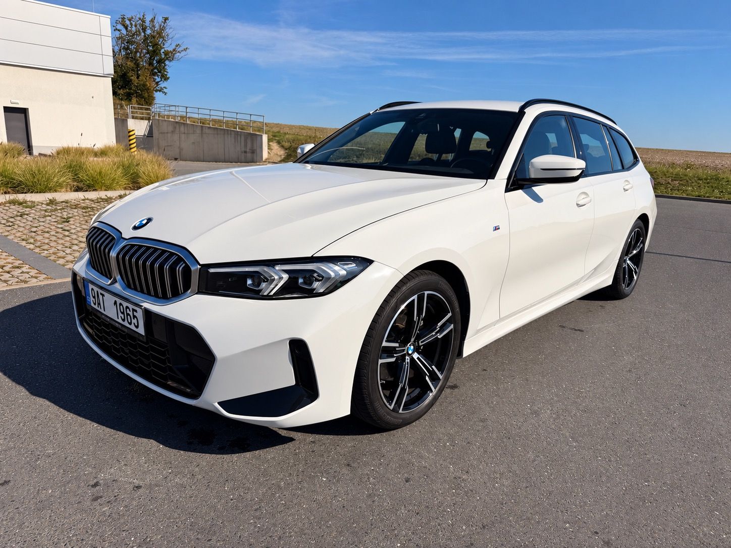 BMW Řada 3, 320d xDrive M-SPORT ČR 1.M - fotka 5