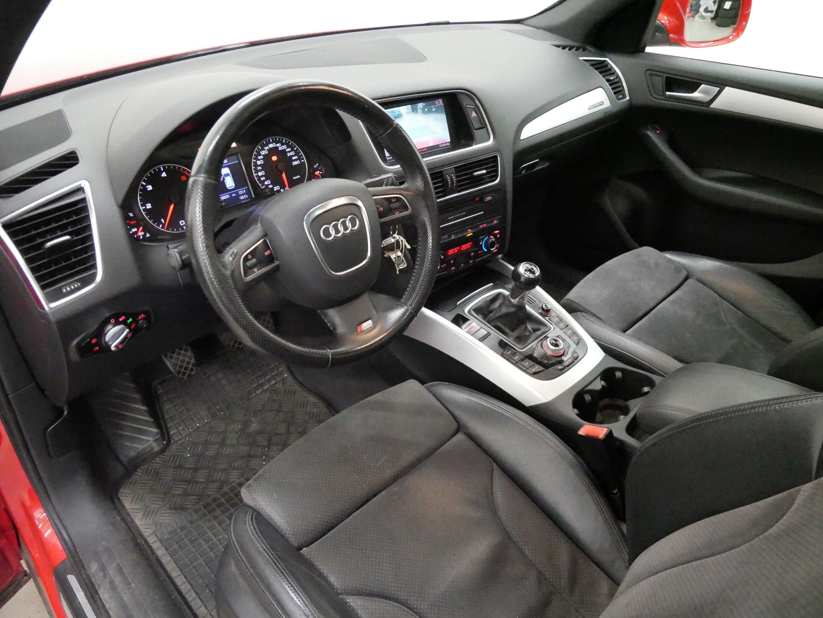 Audi Q5, Q5 2,0 TDi 125kW S-line - fotka 5