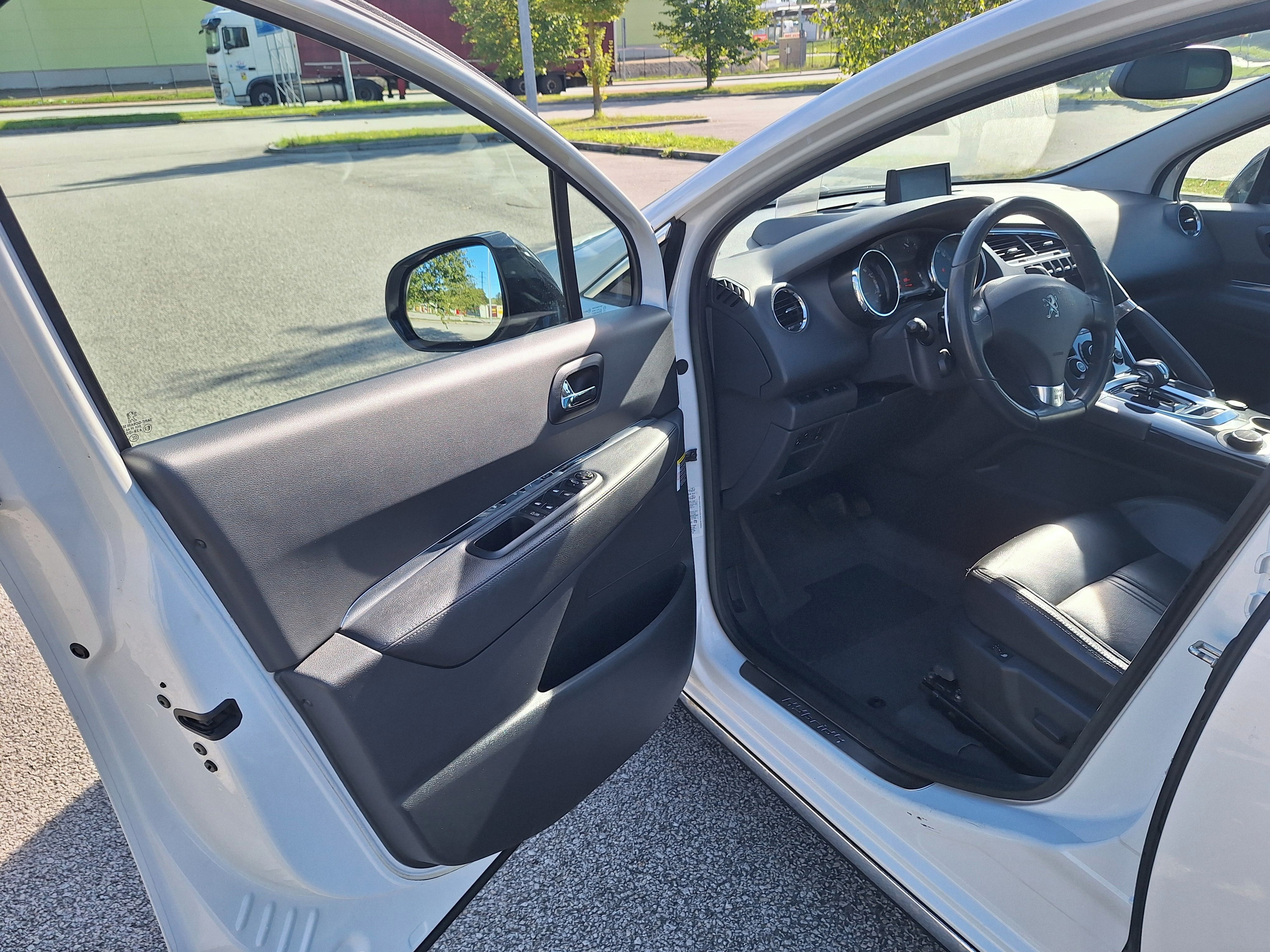 Peugeot 3008, 3008 Hybrid 4 2.0 HDI 4x4 MAX! - fotka 6