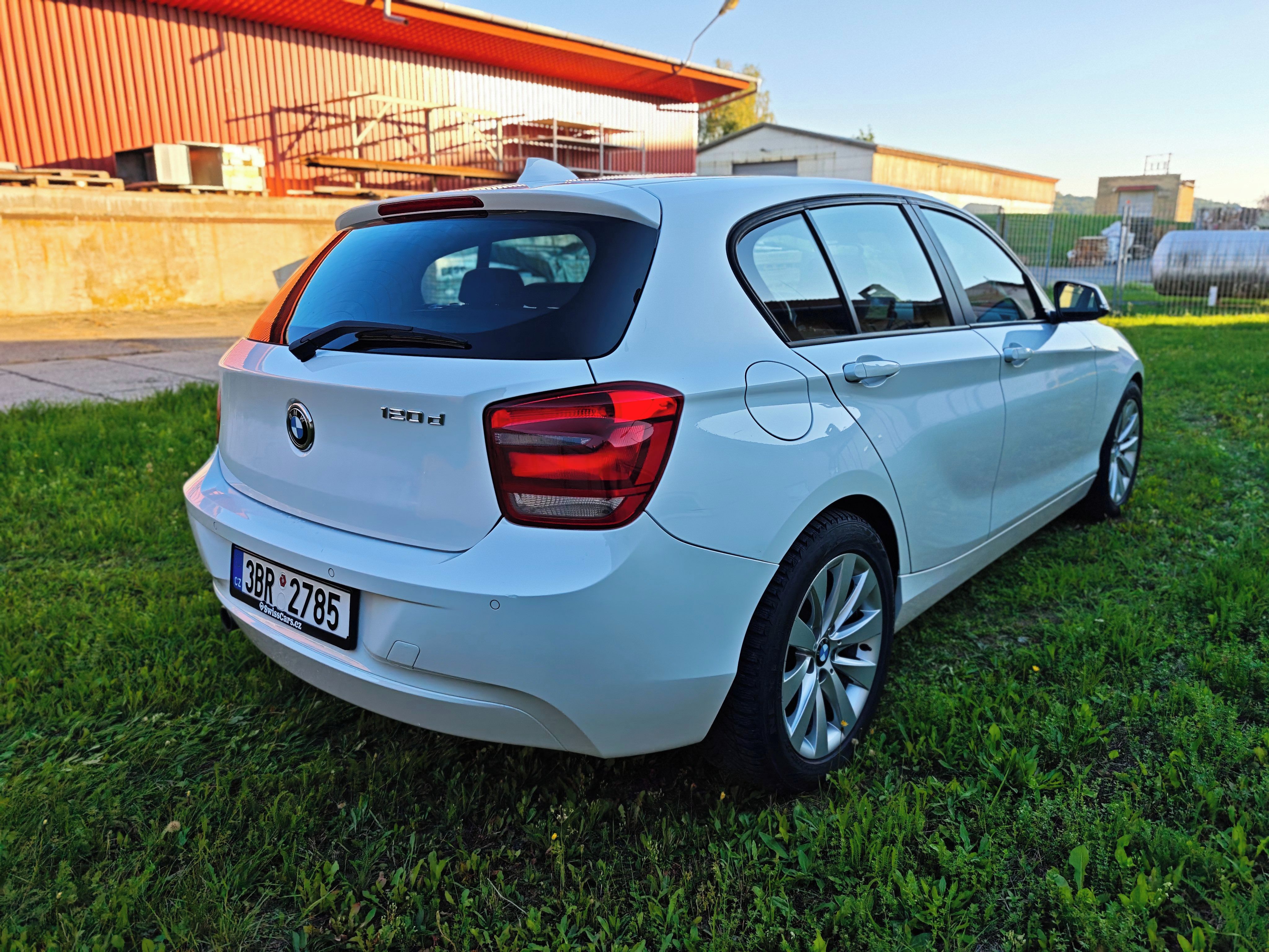 BMW Řada 1, 120d 135kW Automat Navi Prof - fotka 5