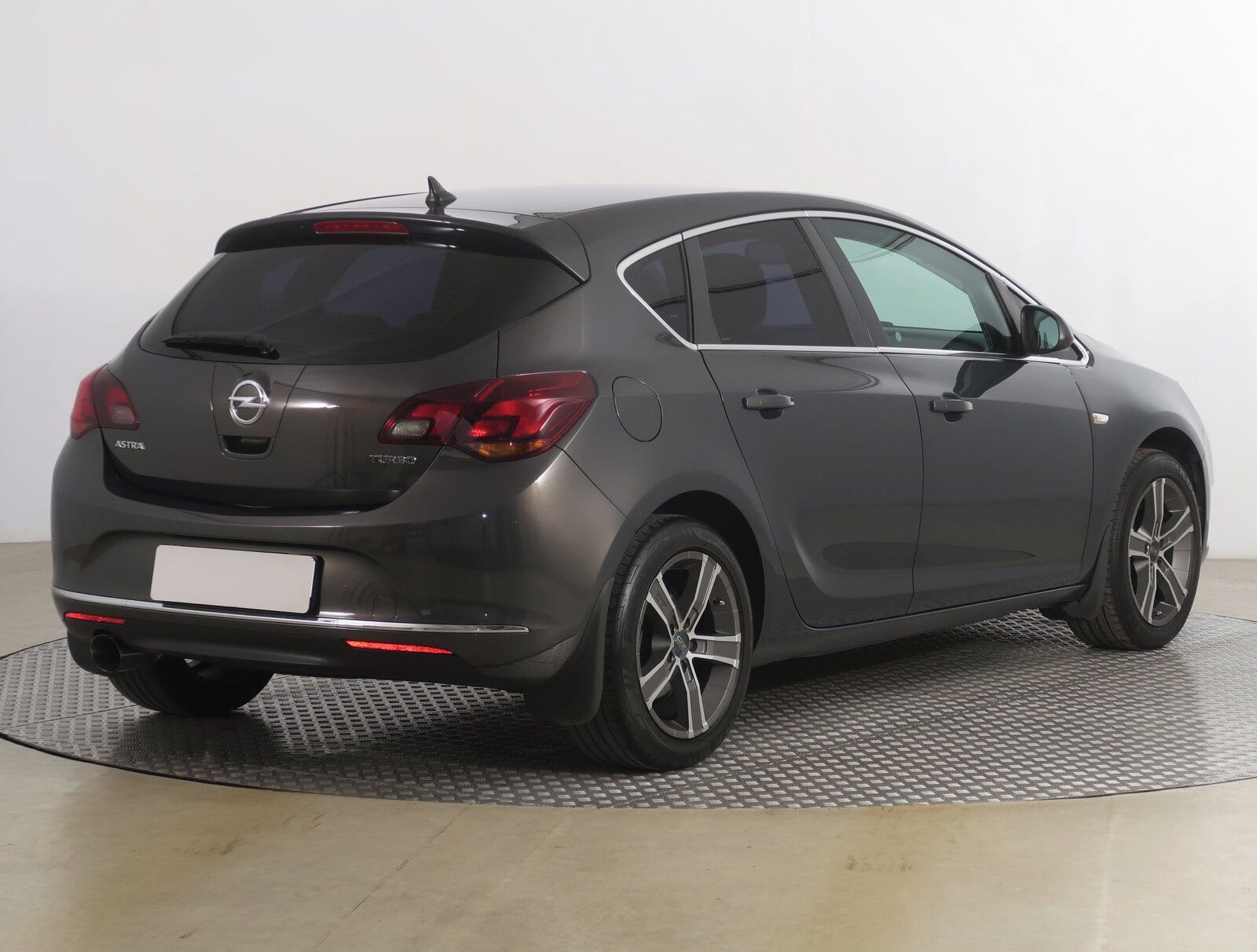 Opel Astra, 1.6 T - fotka 5