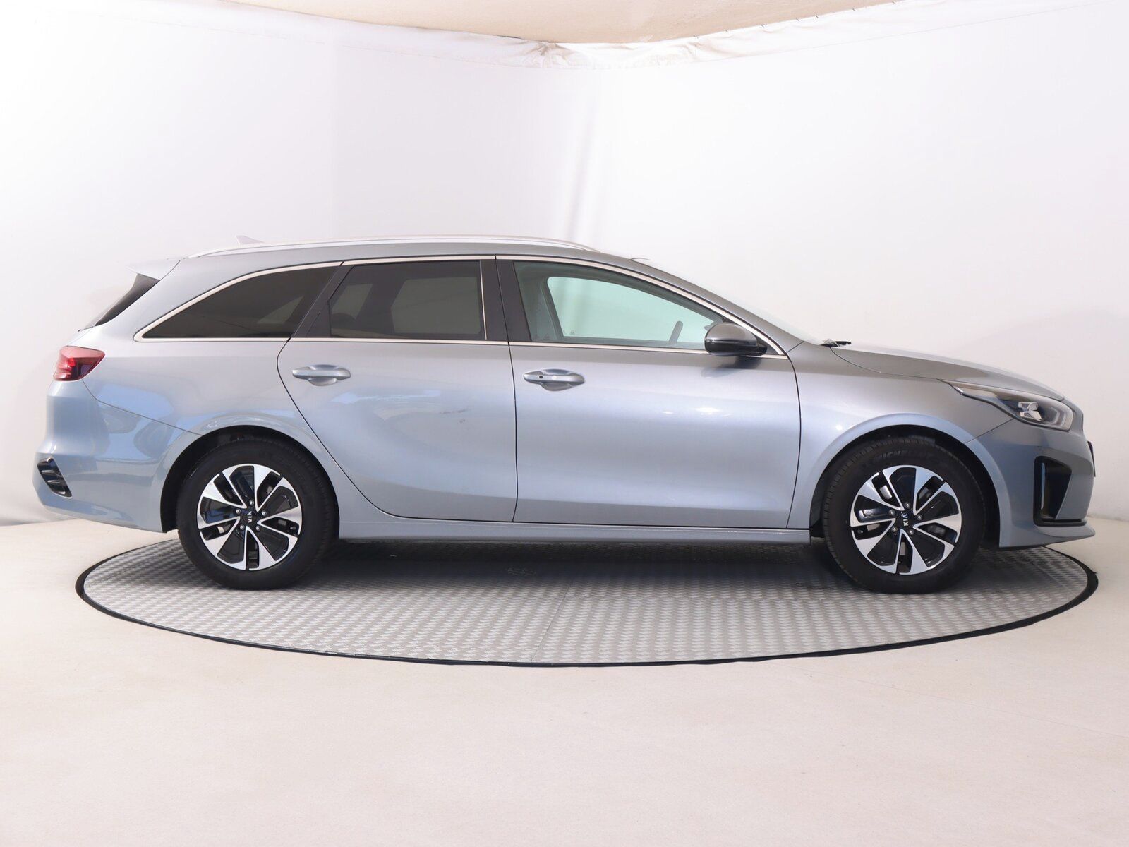 Kia Cee´d, 1.6 GDI plug-in, Gold, Automat - fotka 6