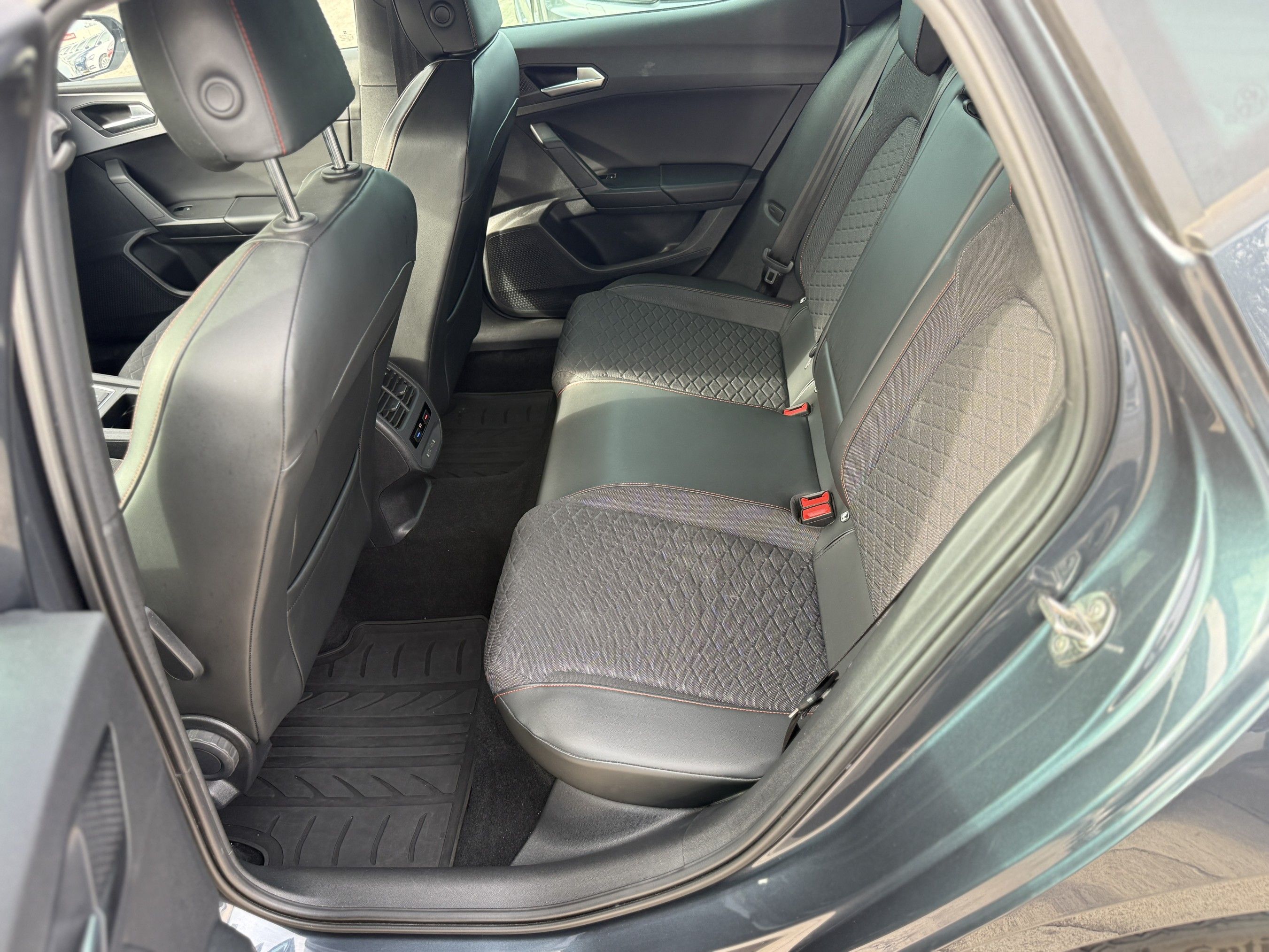 Seat Leon, FR 2.0 TDI DSG - fotka 4