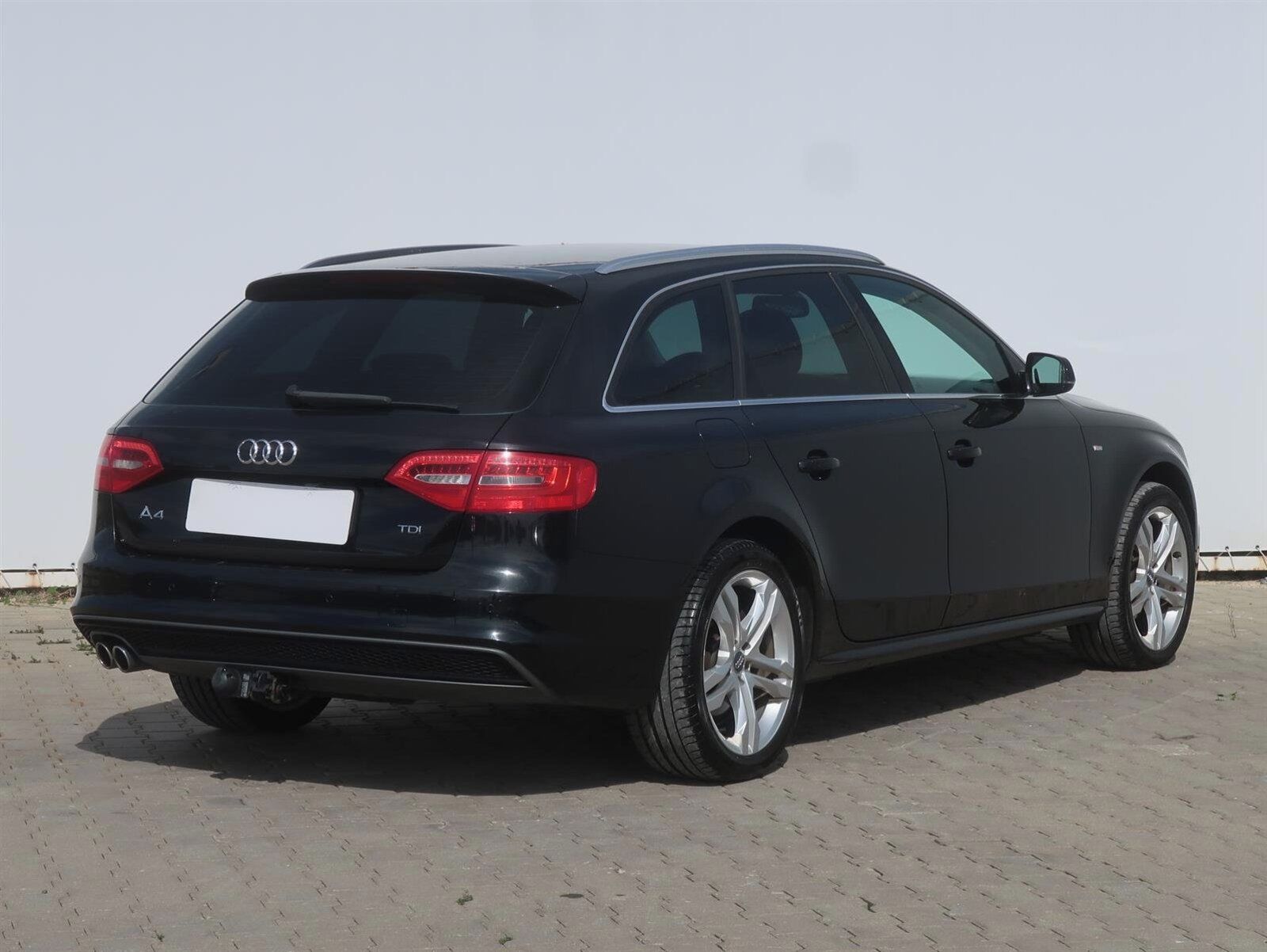 Audi A4, 2.0 TDI, S-Line, Automat - fotka 5