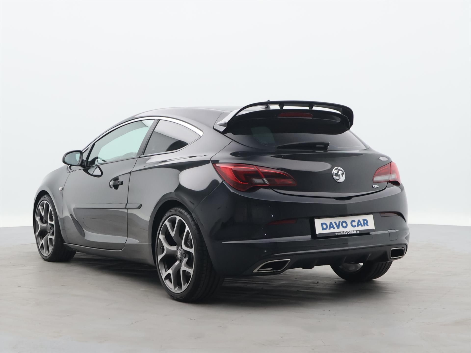 Opel Astra, 2,0 T 206kW OPC Black Edit. CZ - fotka 5