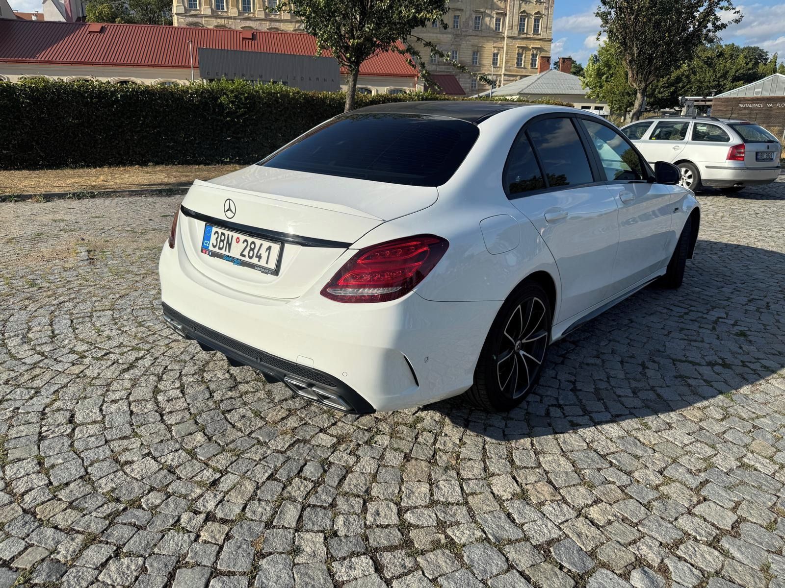 Mercedes-Benz Třídy C, C 220d, AMG paket - fotka 6