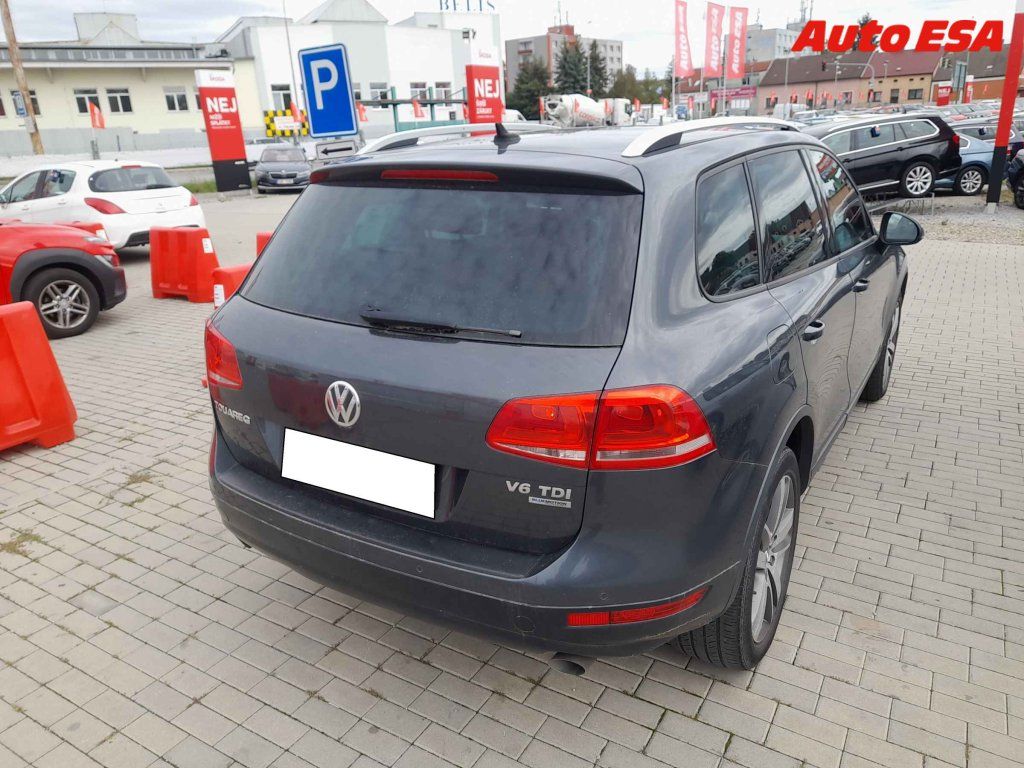 Volkswagen Touareg, 3.0 TDi 4x4 - fotka 2