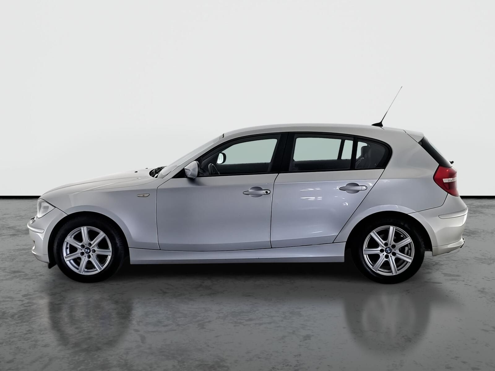 BMW Řada 1, 116i, Kožené sedačky, Xenony - fotka 3