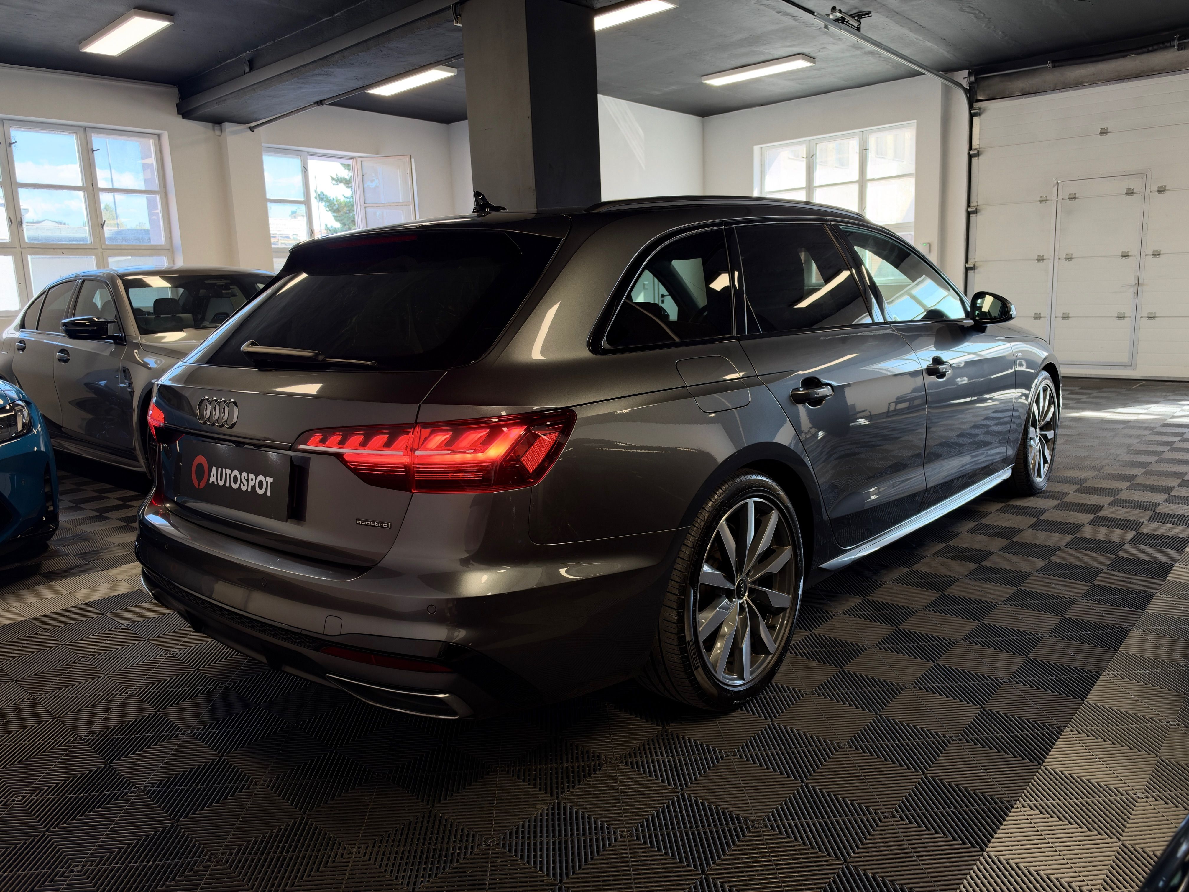 Audi A4 Avant, 40 TDI Quattro S line - fotka 6