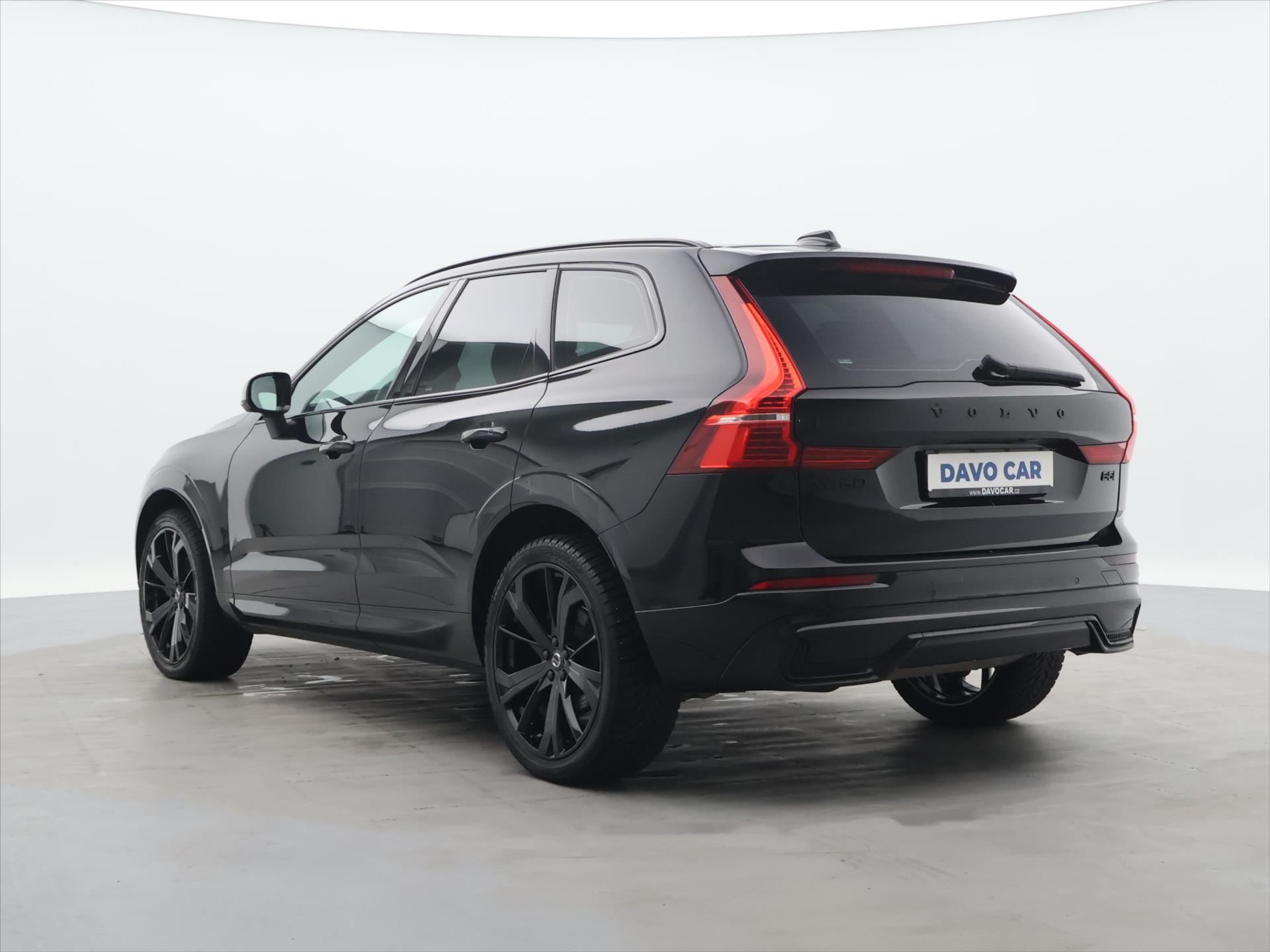 Volvo XC60, 2,0 B5 AWD Plus Black Ed. AT - fotka 5