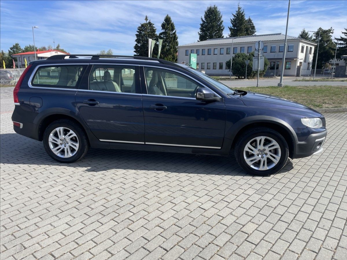 Volvo XC70, 2,4 D4 AWD Geartronic Polar 13 - fotka 5