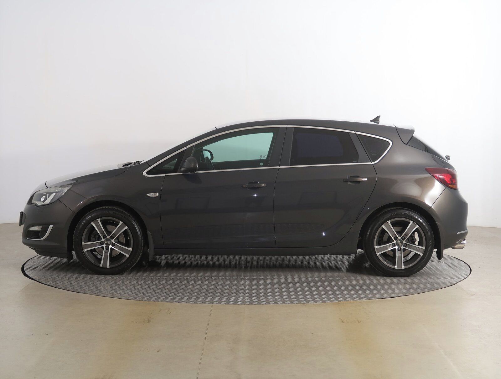 Opel Astra, 1.6 T - fotka 3