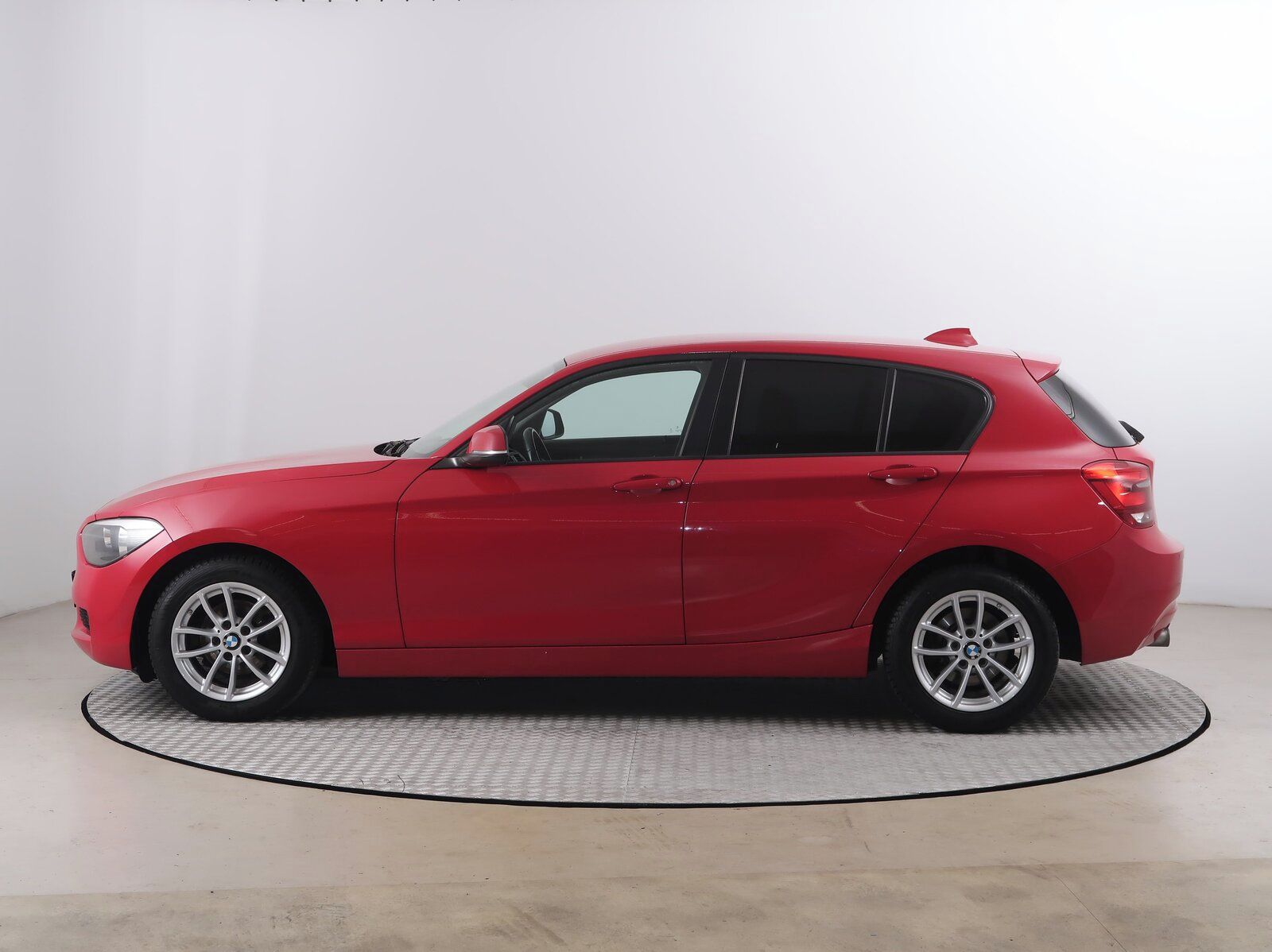 BMW Řada 1, 114i - fotka 3