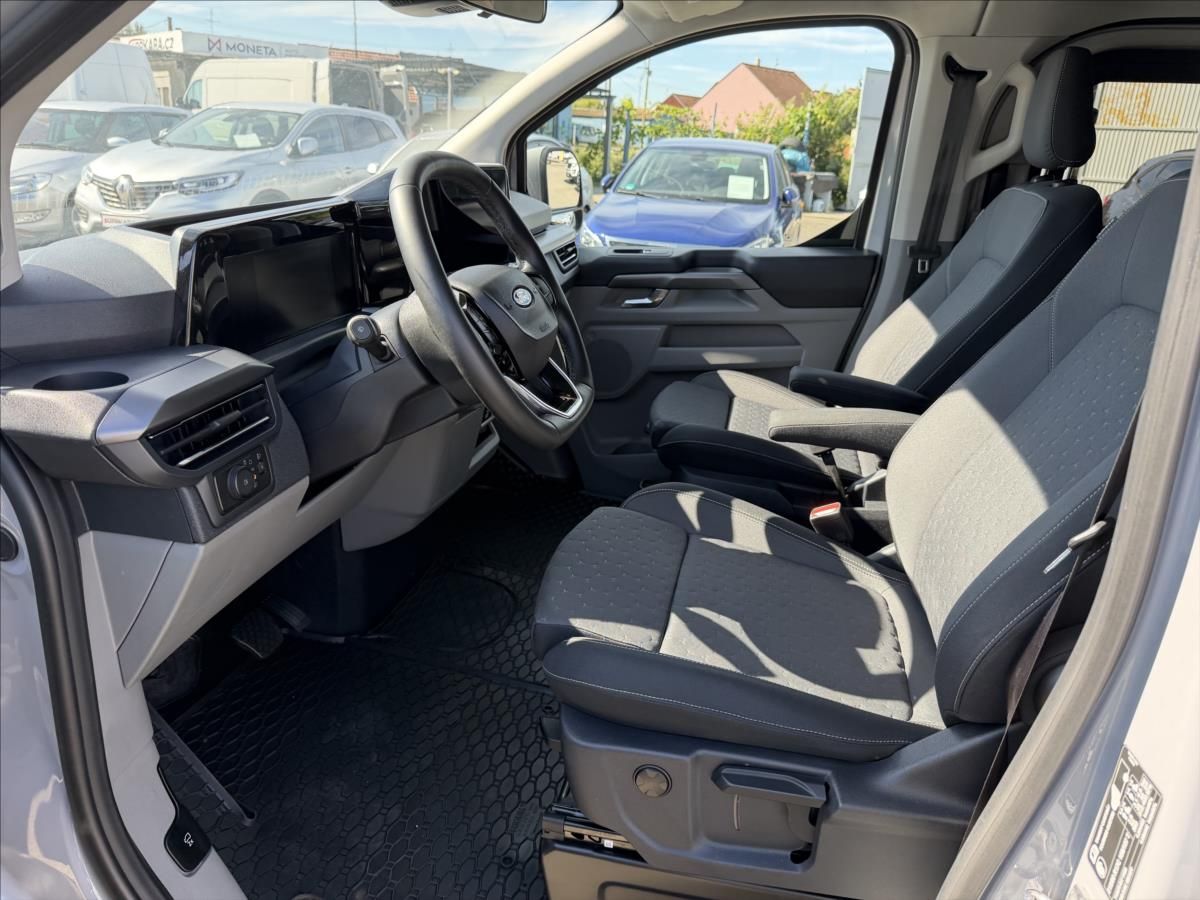 Ford Tourneo Custom, 2,0 EB AWD Titianium L1*8 míst - fotka 3