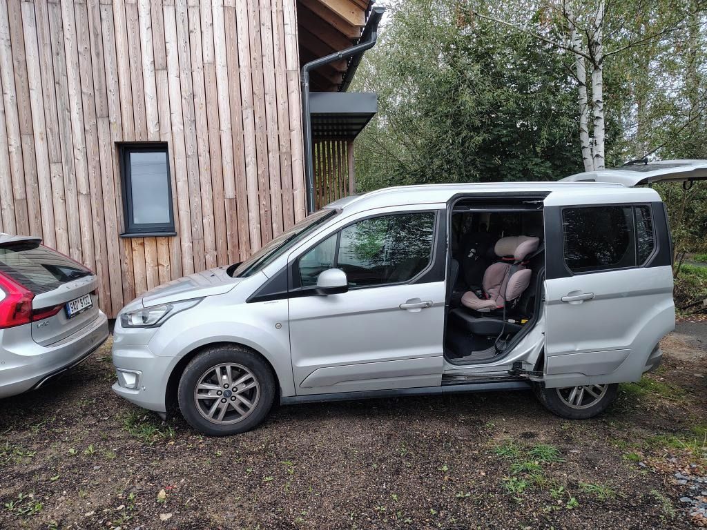 Ford Tourneo Connect, 1,5 TDI Titanium - fotka 3