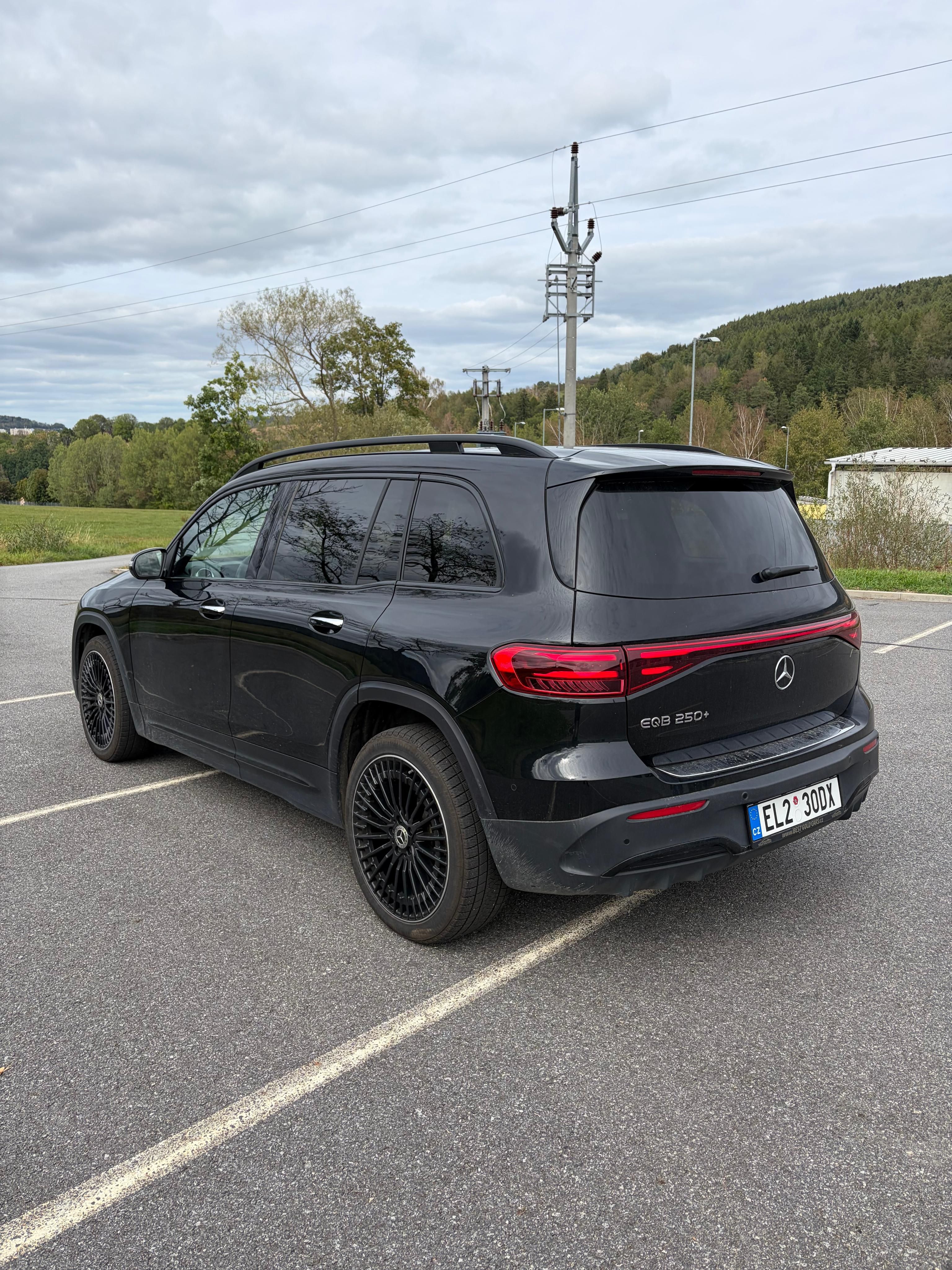 Mercedes-Benz EQB, Mercedes EQB250+ AMG 2025 - fotka 4