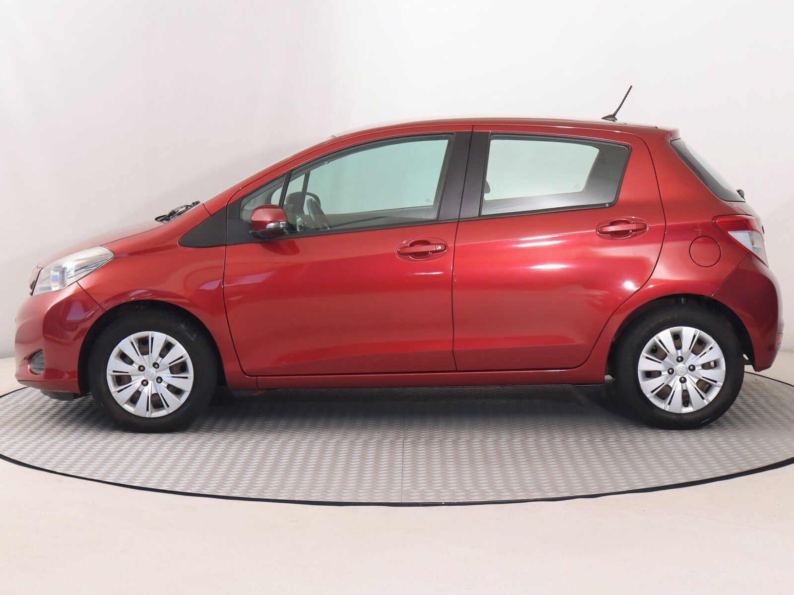 Toyota Yaris, 1.0 VVT-i, Serv.kniha - fotka 3
