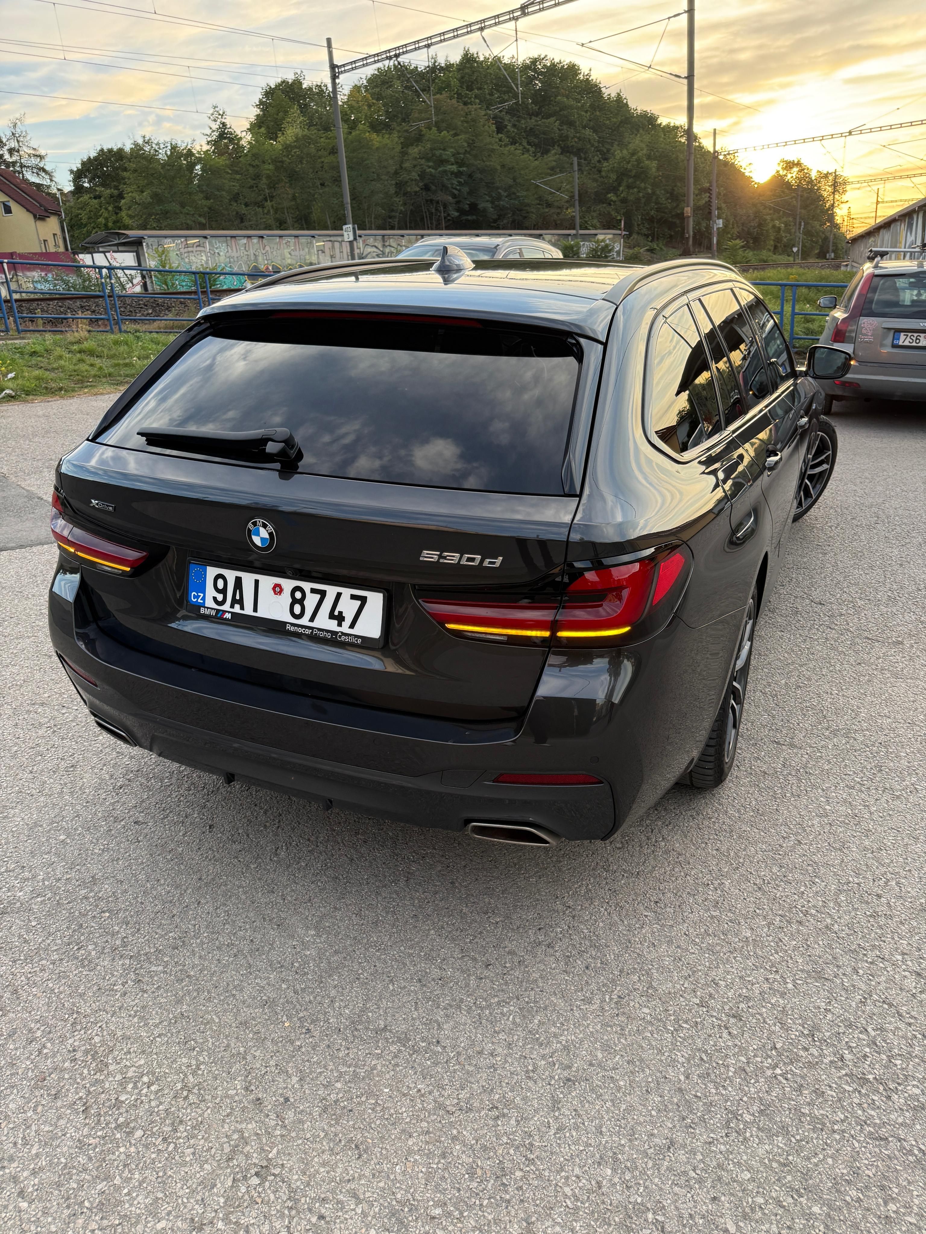 BMW Řada 5, 530D XDRIVE - fotka 5
