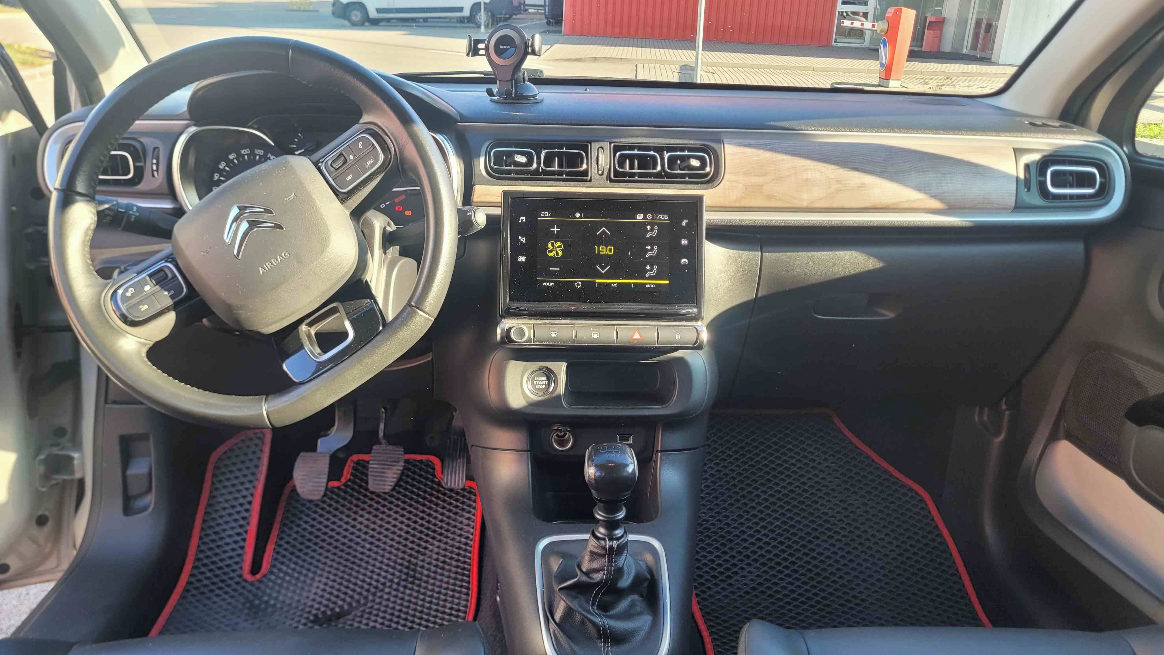 Citroën C3, 1.2 PureTech 110, 81 kW SHINE - fotka 6