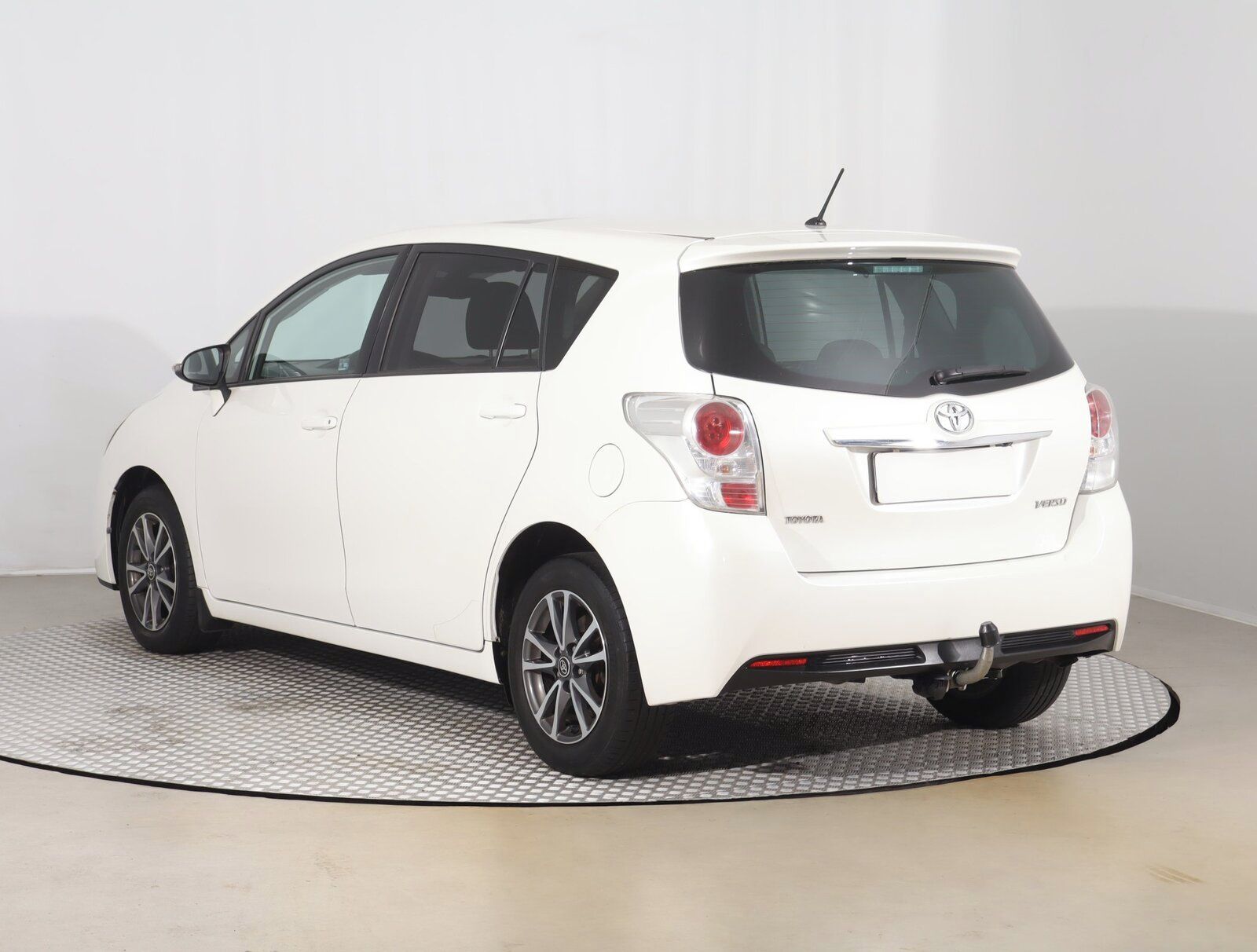 Toyota Verso, 2.0 D-4D - fotka 4