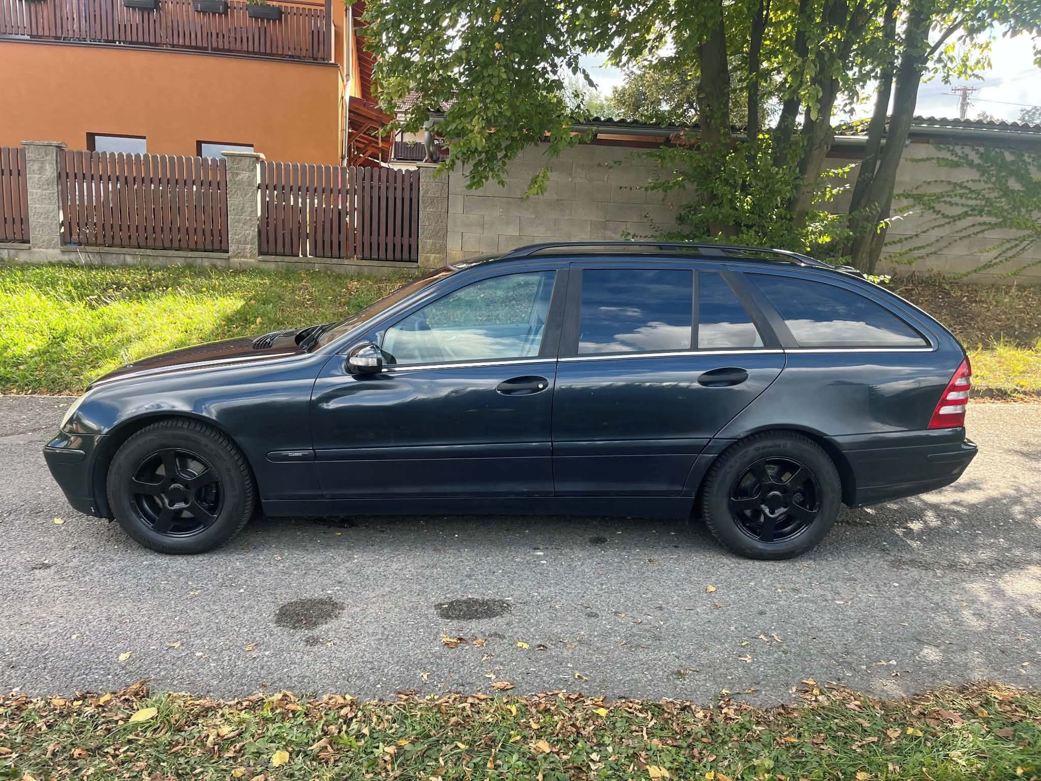 Mercedes-Benz Třídy C, C220 CDI - fotka 4