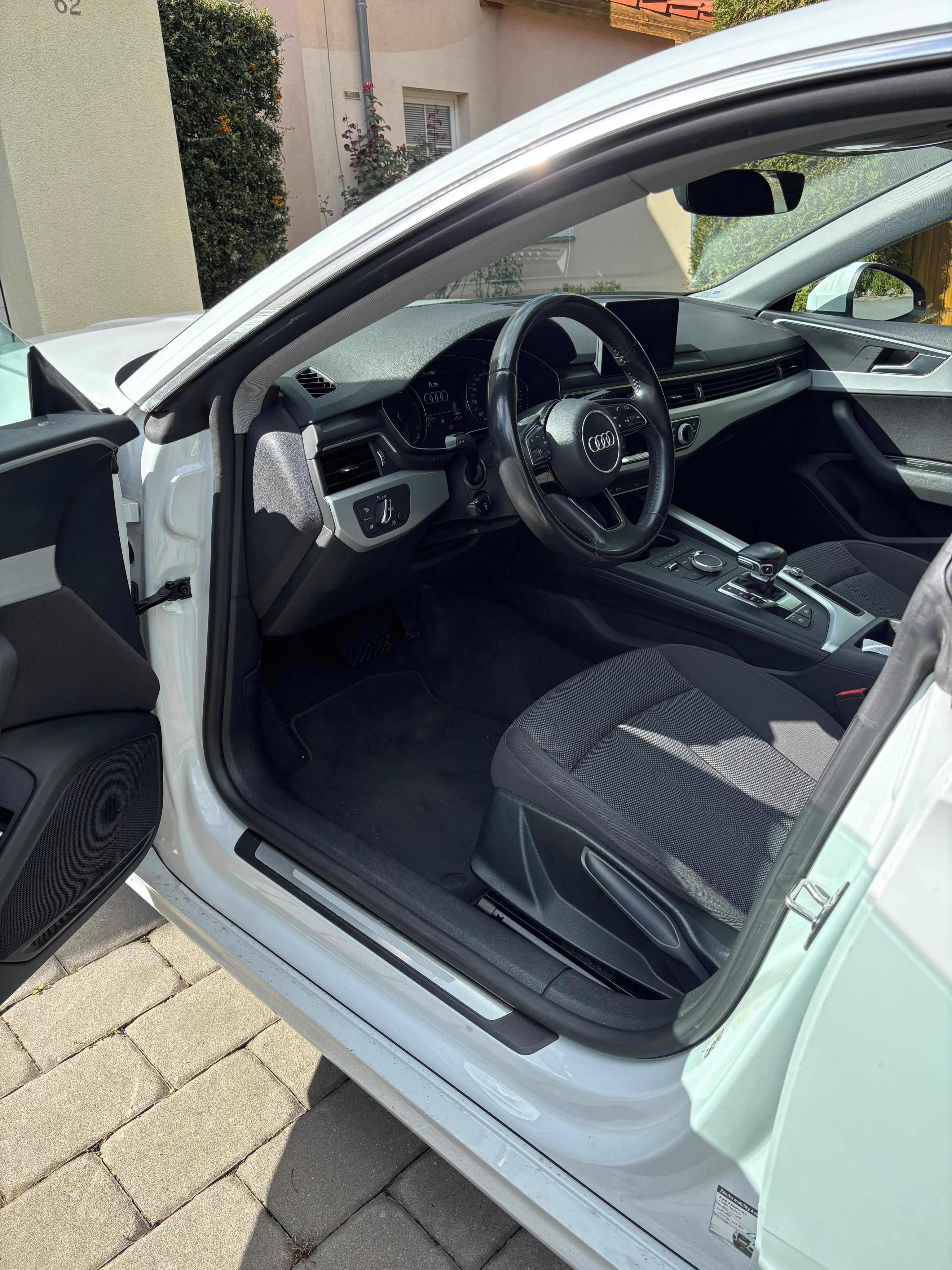 Audi A5, 2.0 TDI - servisováno - fotka 6
