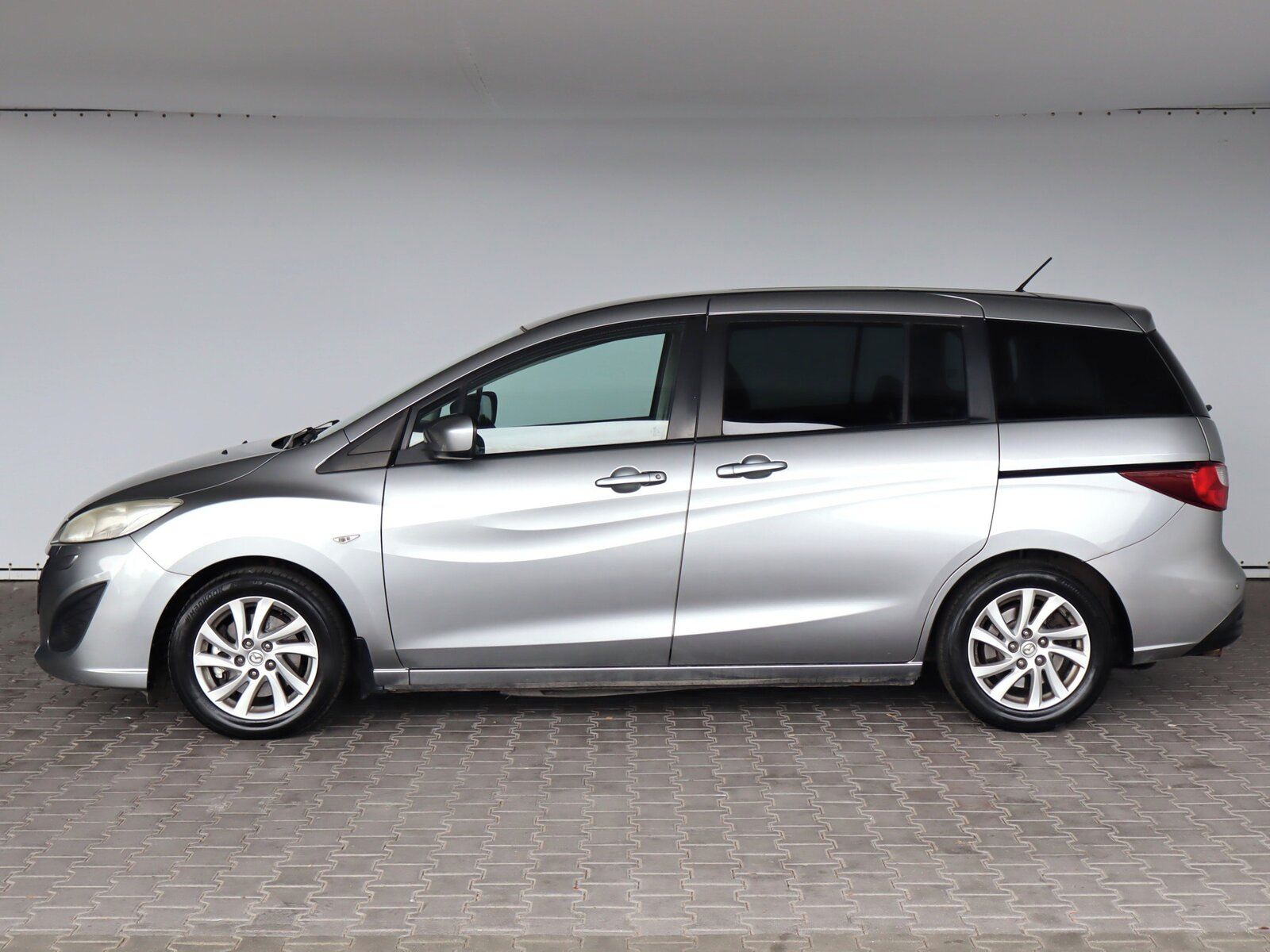 Mazda 5, 2.0, 7 míst, po STK - fotka 3