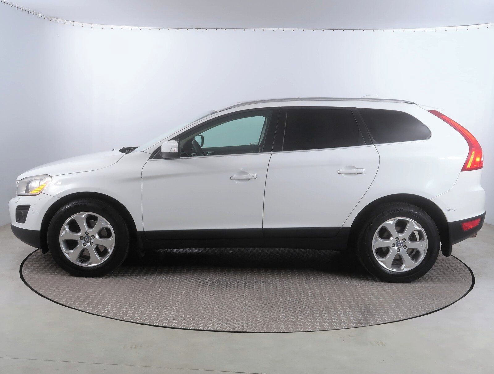 Volvo XC60, D5, Kinetic, 4X4, Automat - fotka 3