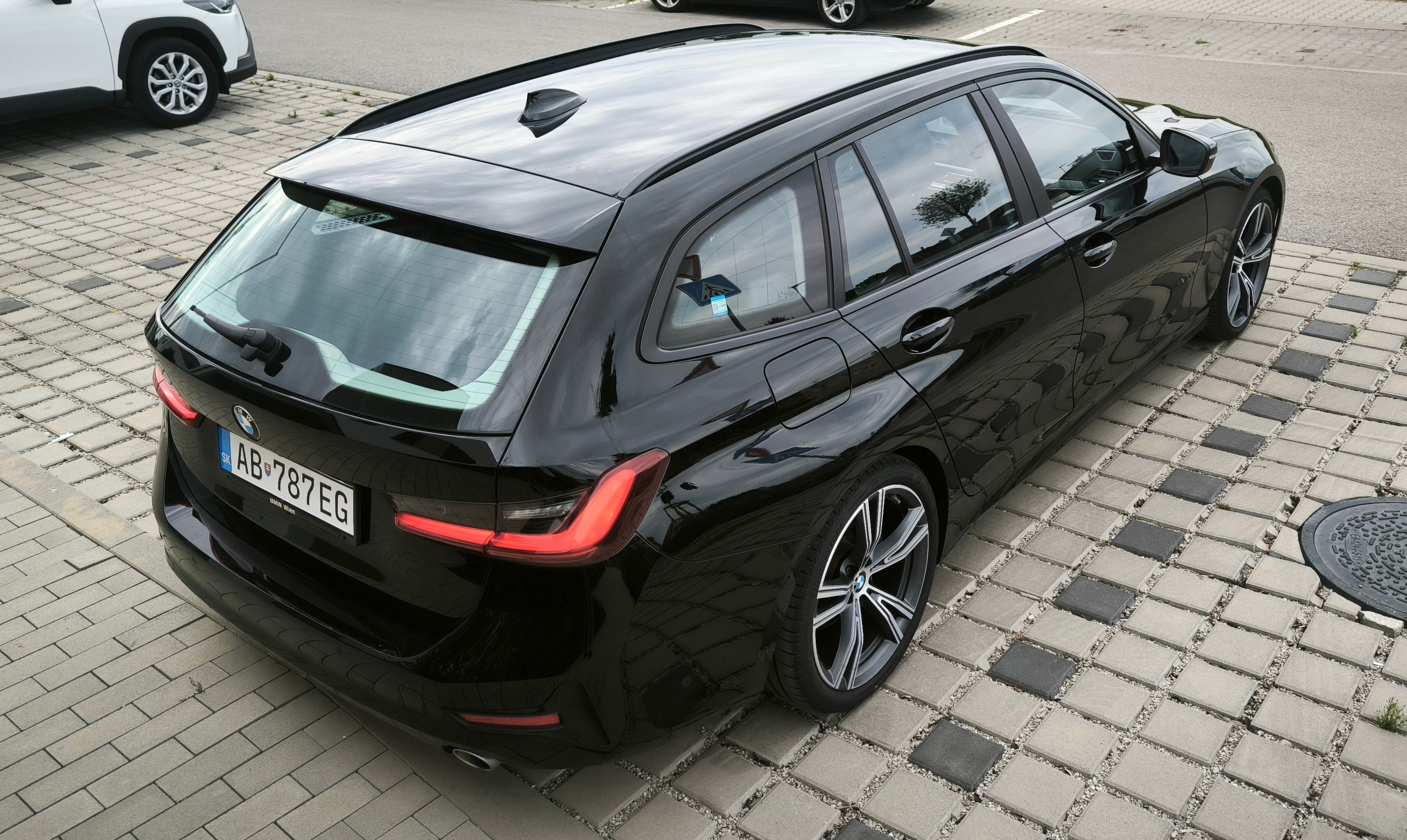 BMW Řada 3, 318d G21 Touring A/T, 32116km - fotka 4