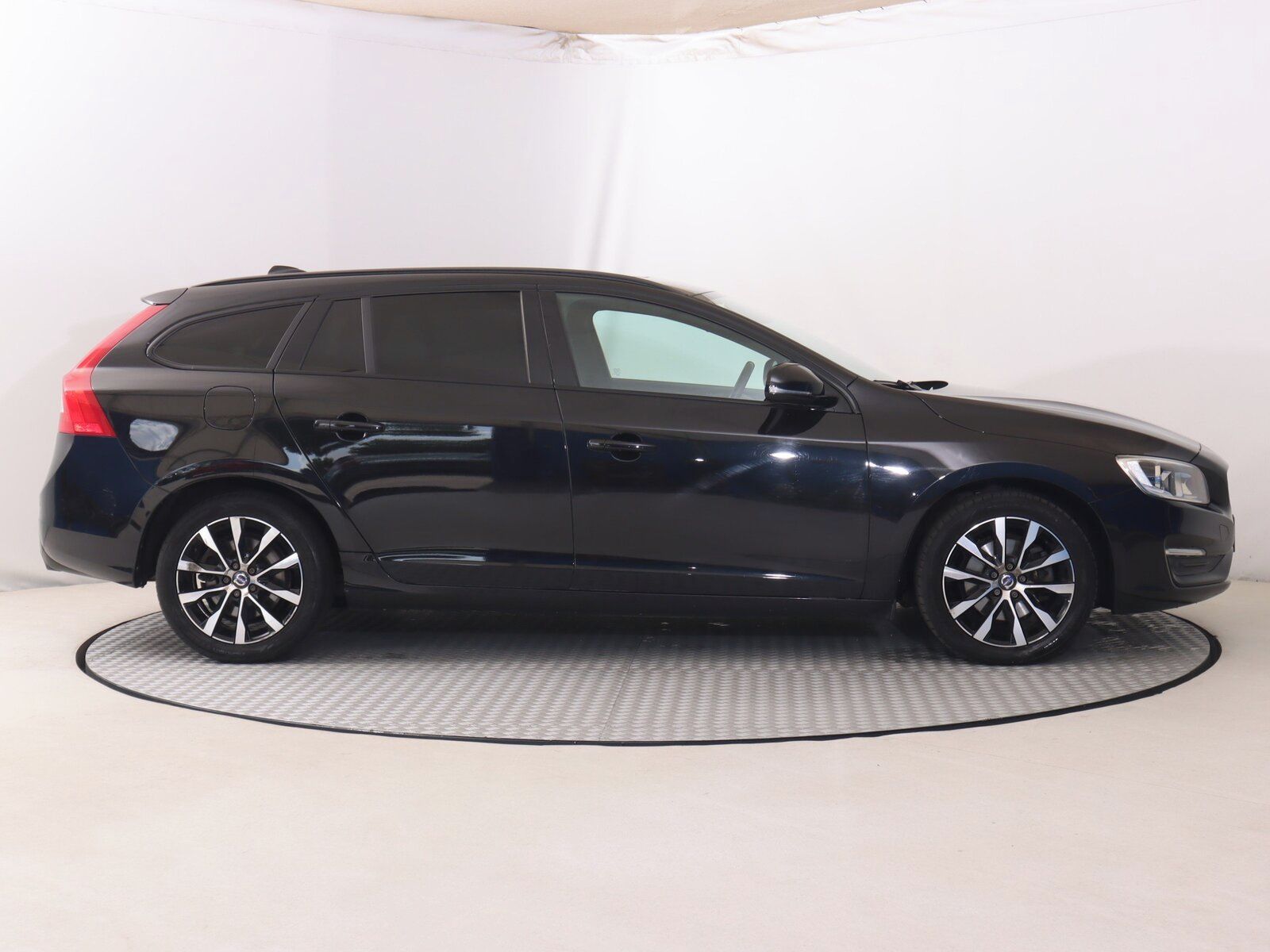 Volvo V60, D3 2.0, Serv.kniha - fotka 6