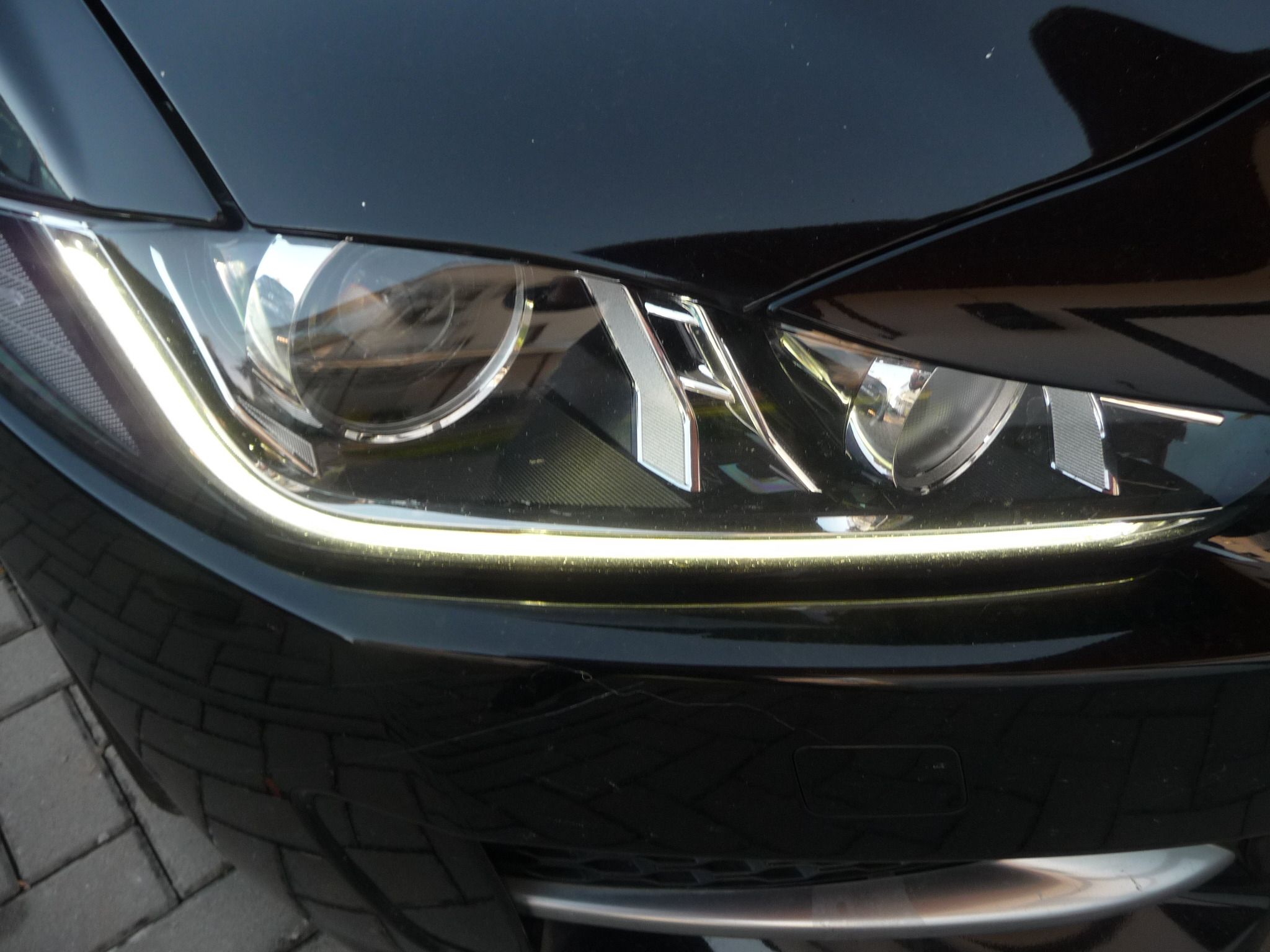 Jaguar XE, 2.0 d 120KW R Sport - fotka 4