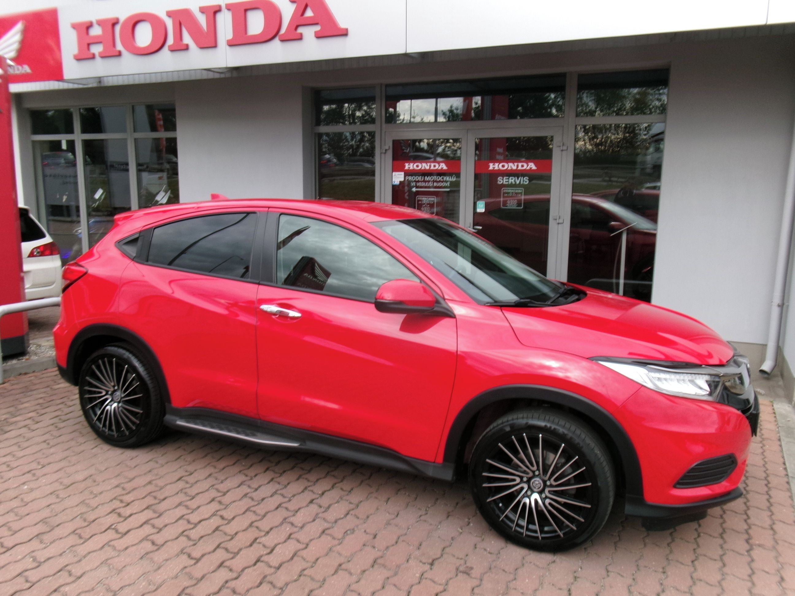 Honda HR-V, 1.5i-VTEC COMFORT PLUS, ČR,1.M - fotka 6