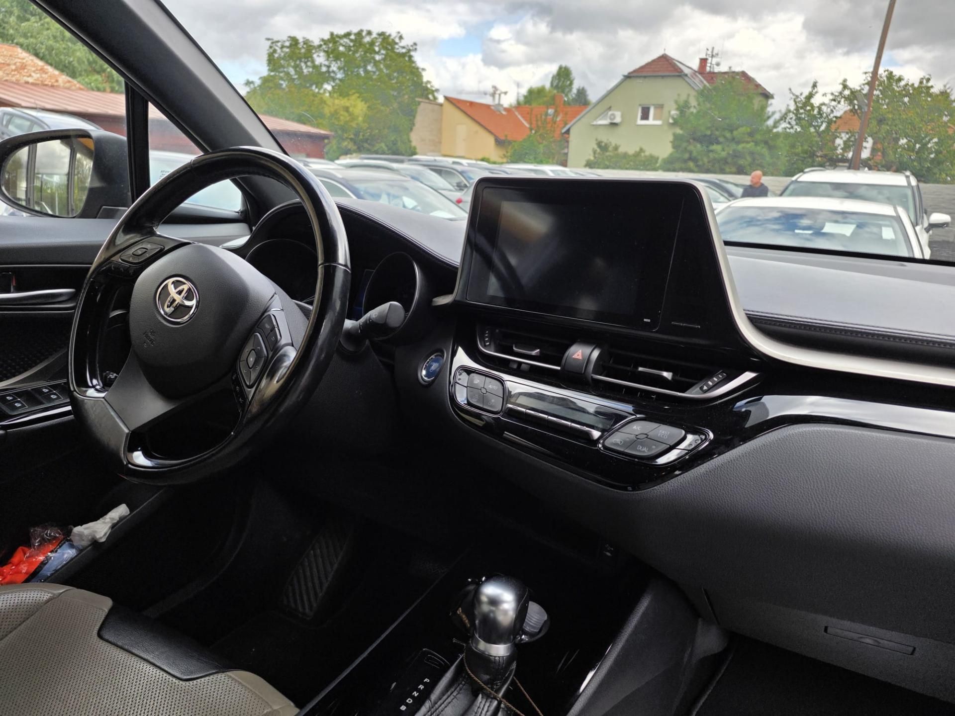 Toyota C-HR, 1.8-HYBRID-AUTOMAT-TOP VÝBAVA - fotka 4