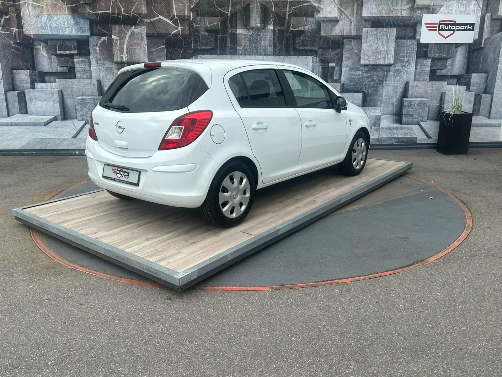 Opel Corsa, 1.2i,63KW,TEMPOMAT,111 EDITION - fotka 6