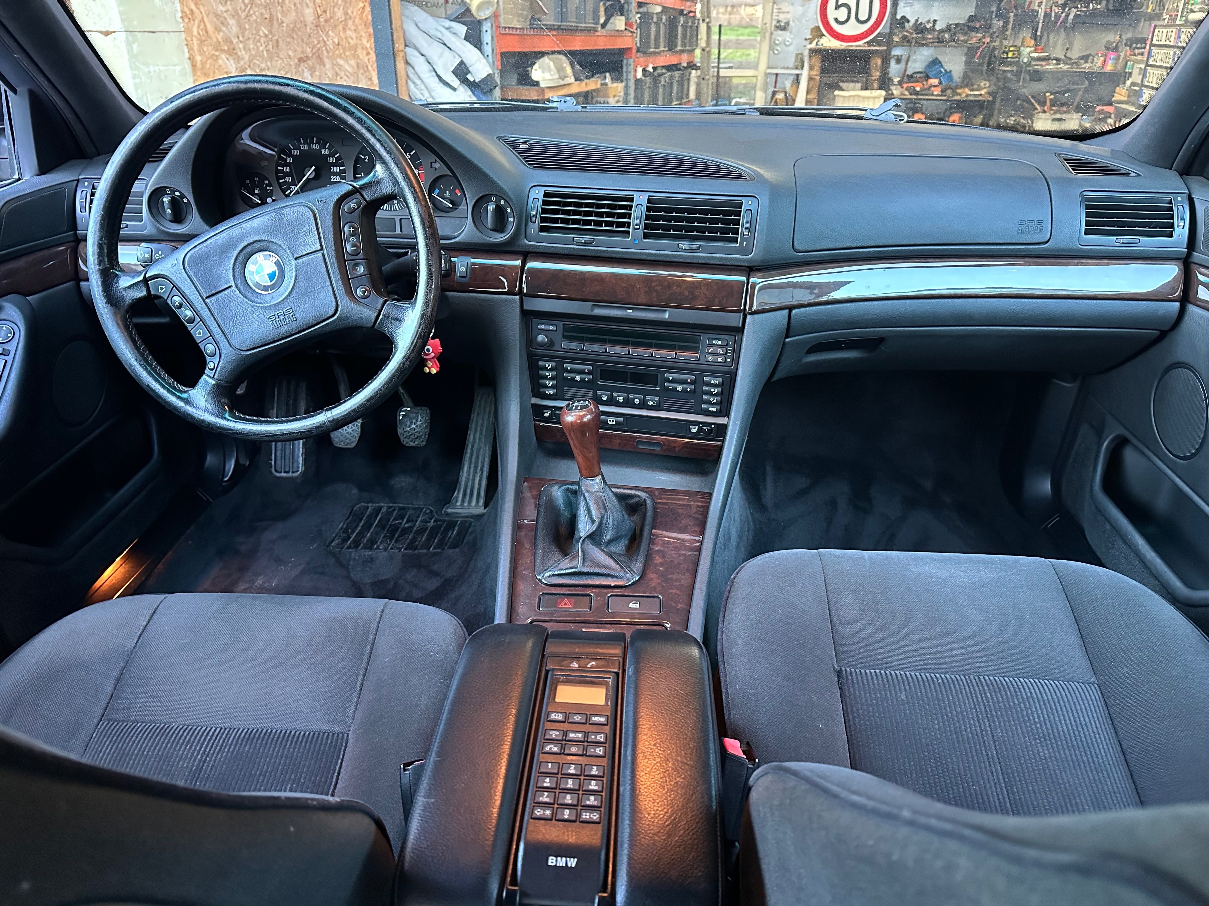 BMW Řada 7, 735i manuál - fotka 6