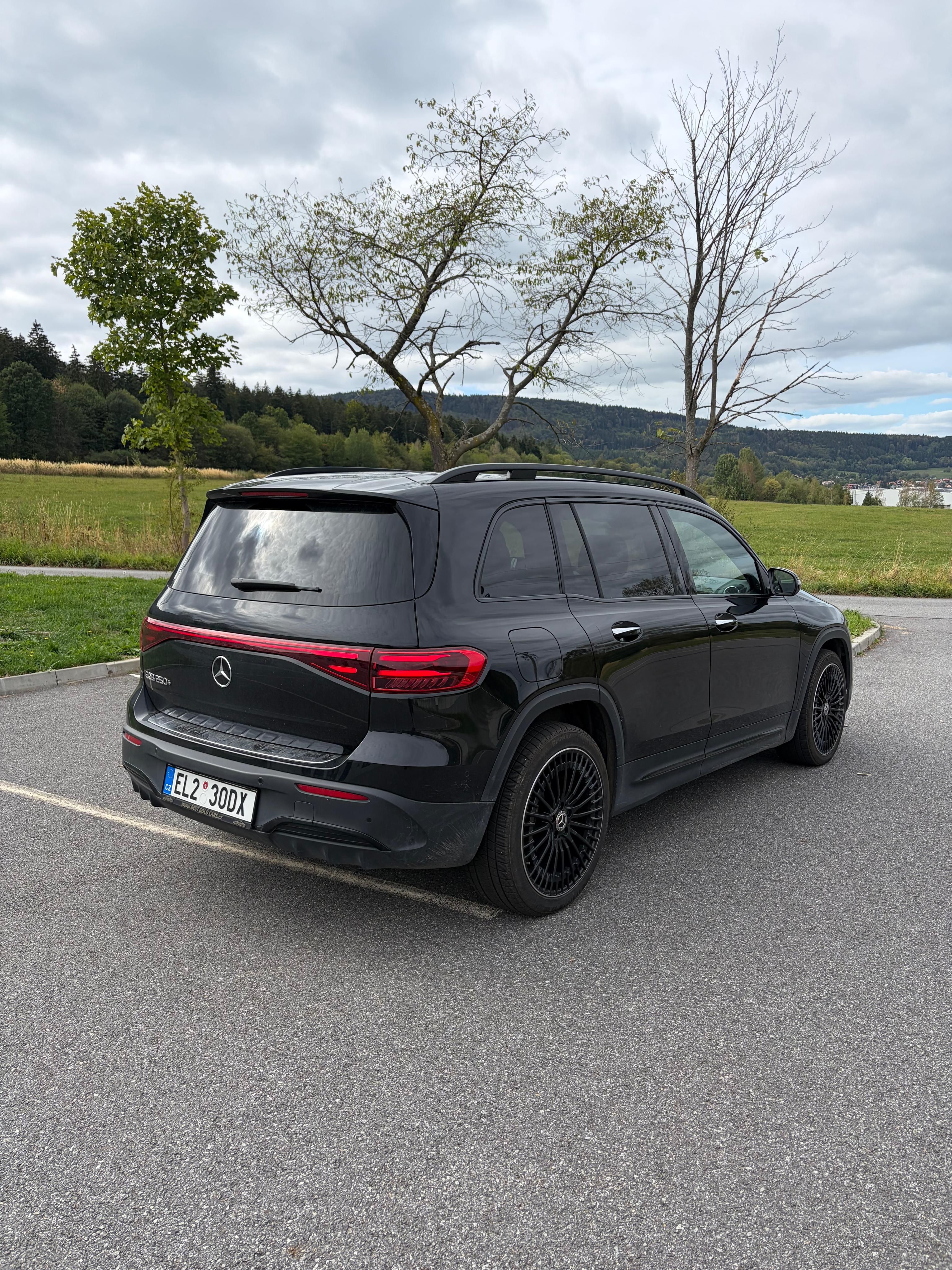 Mercedes-Benz EQB, Mercedes EQB250+ AMG 2025 - fotka 3