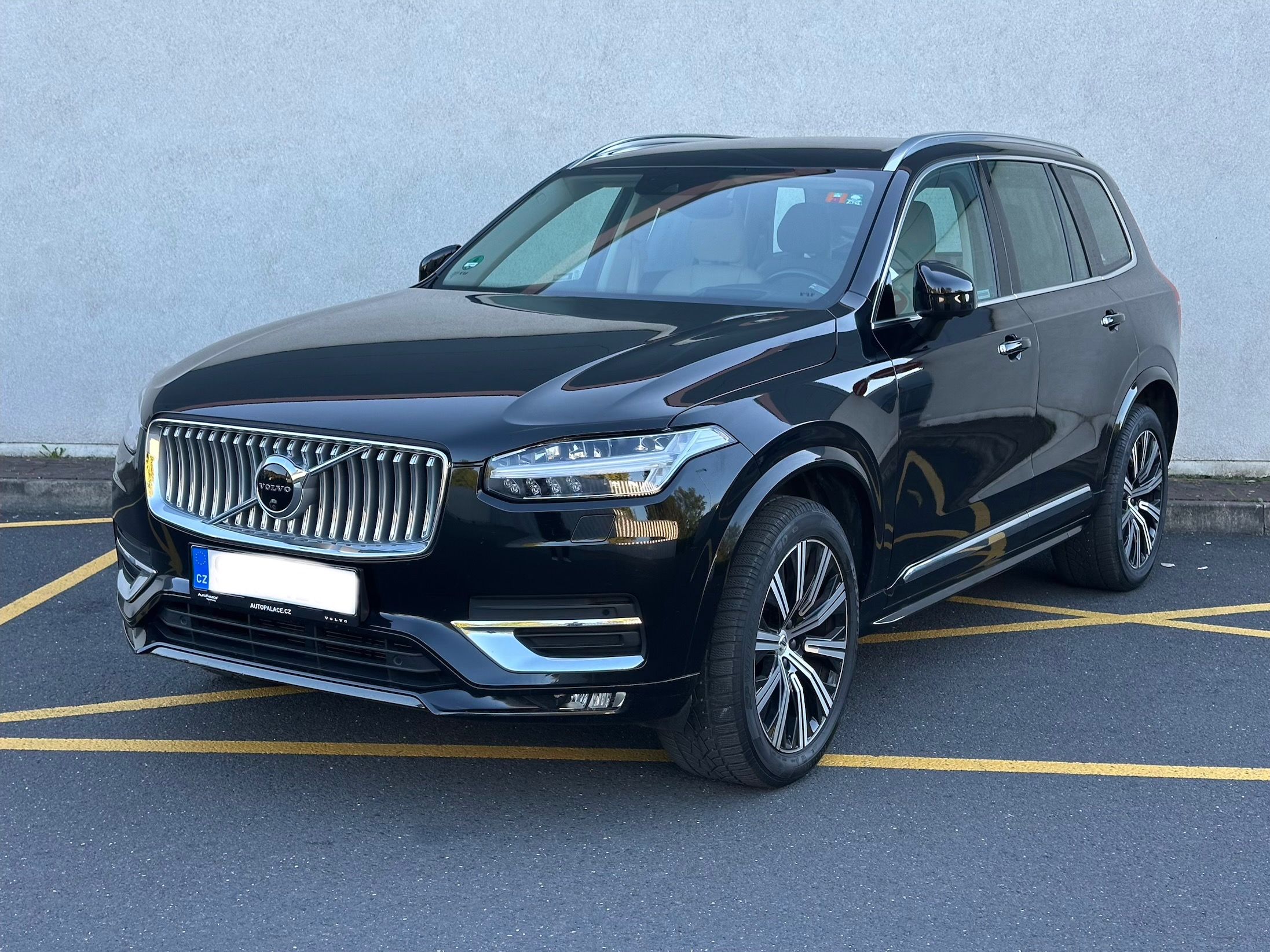 Volvo XC90, 173kw,inscript,7míst,DPH,1.maj - fotka 3