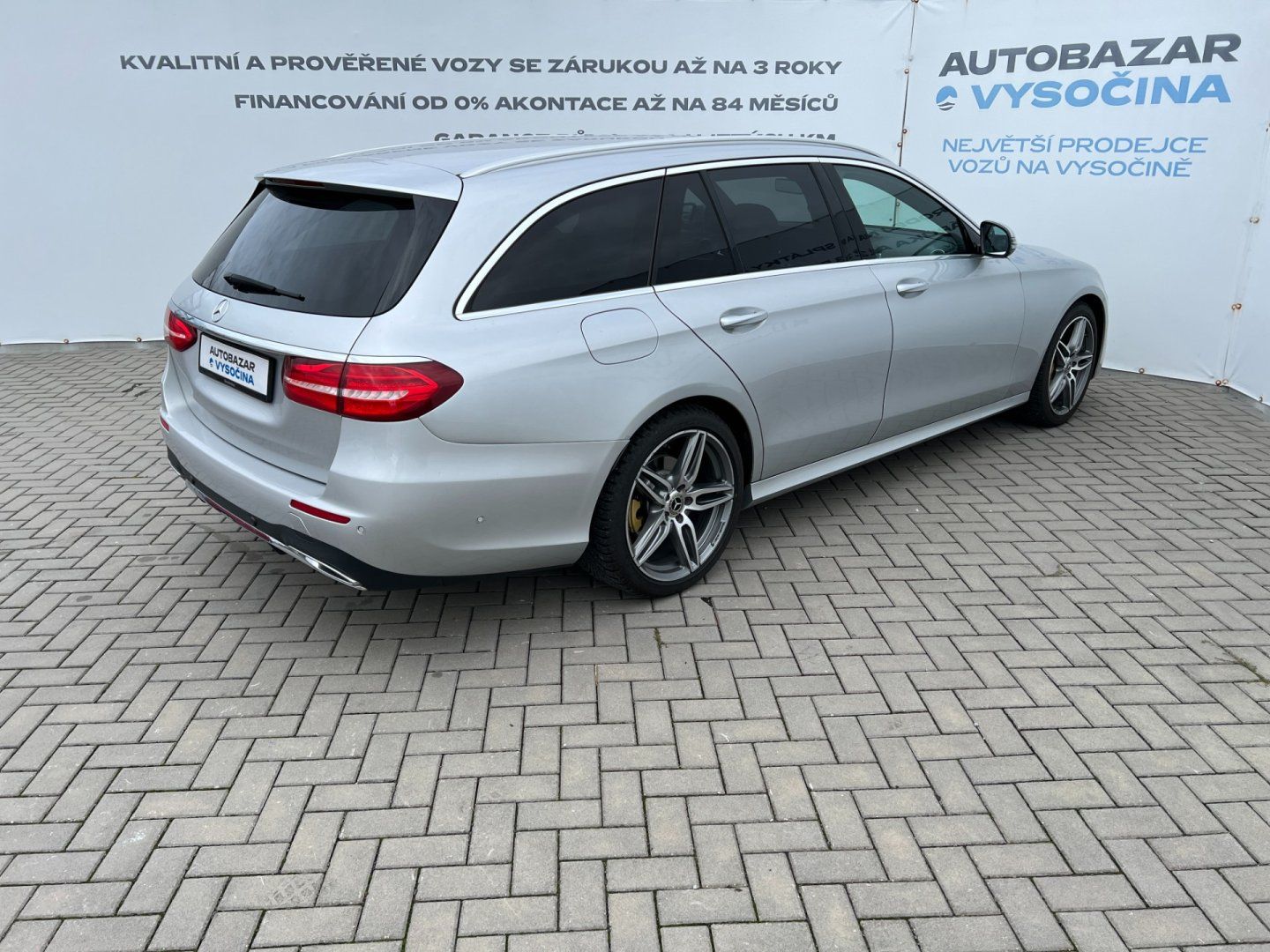 Mercedes-Benz Třídy E, 2.0d AMG-line! Navi! Tažné! - fotka 4