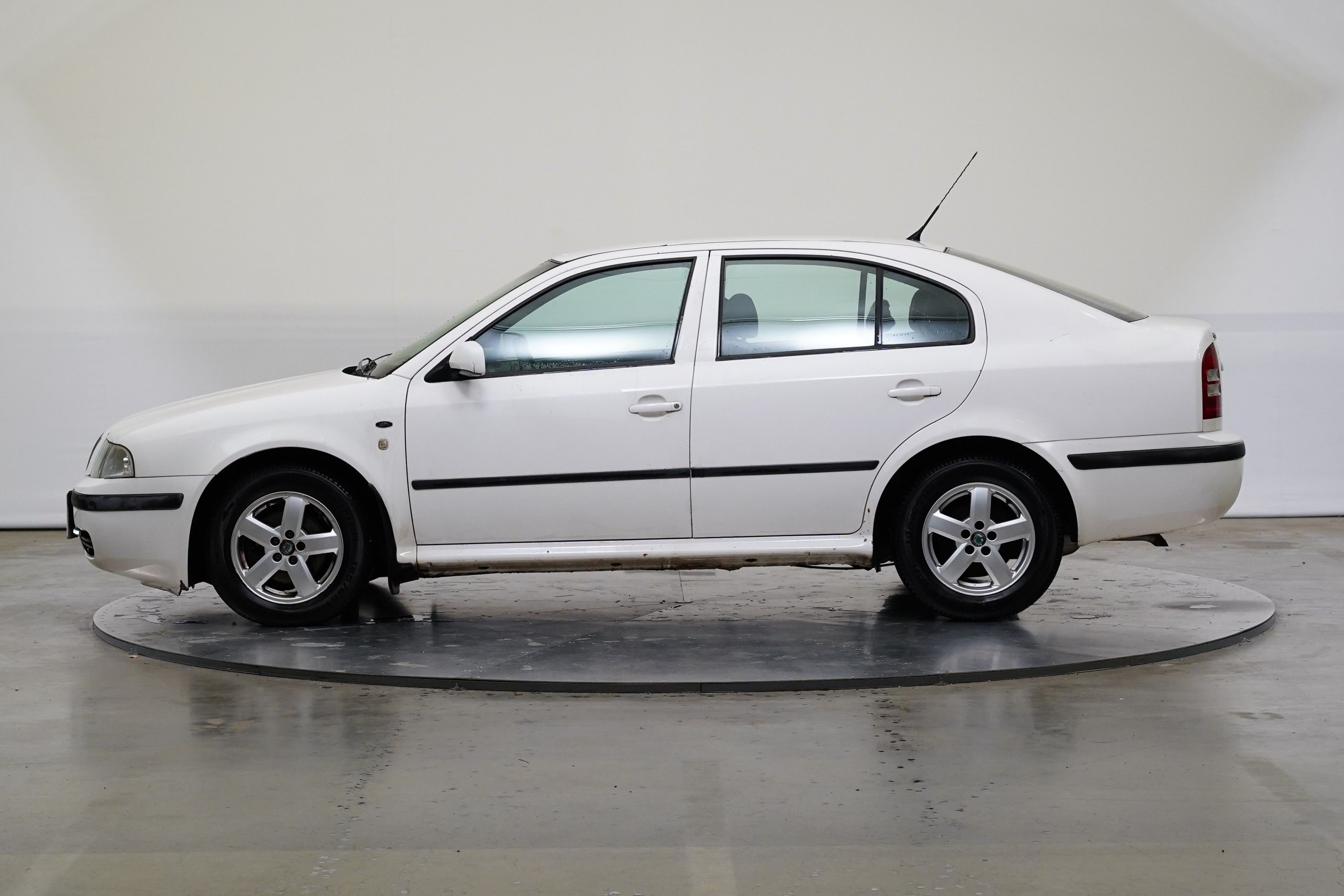 Škoda Octavia, 1.9 TDI 66 kW - fotka 4