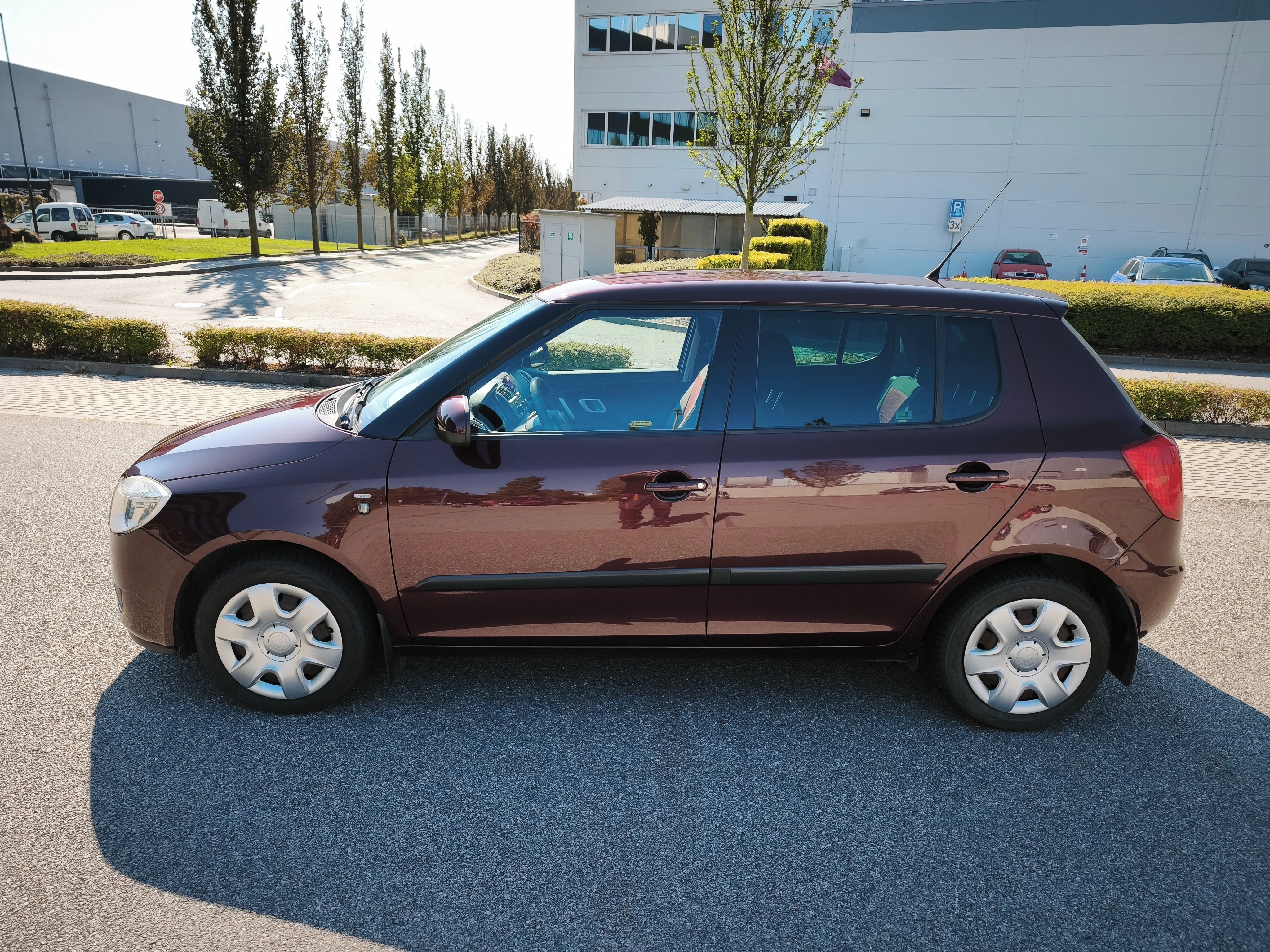 Škoda Fabia, II. 1.4 16V 63 kW - 107000km - fotka 3