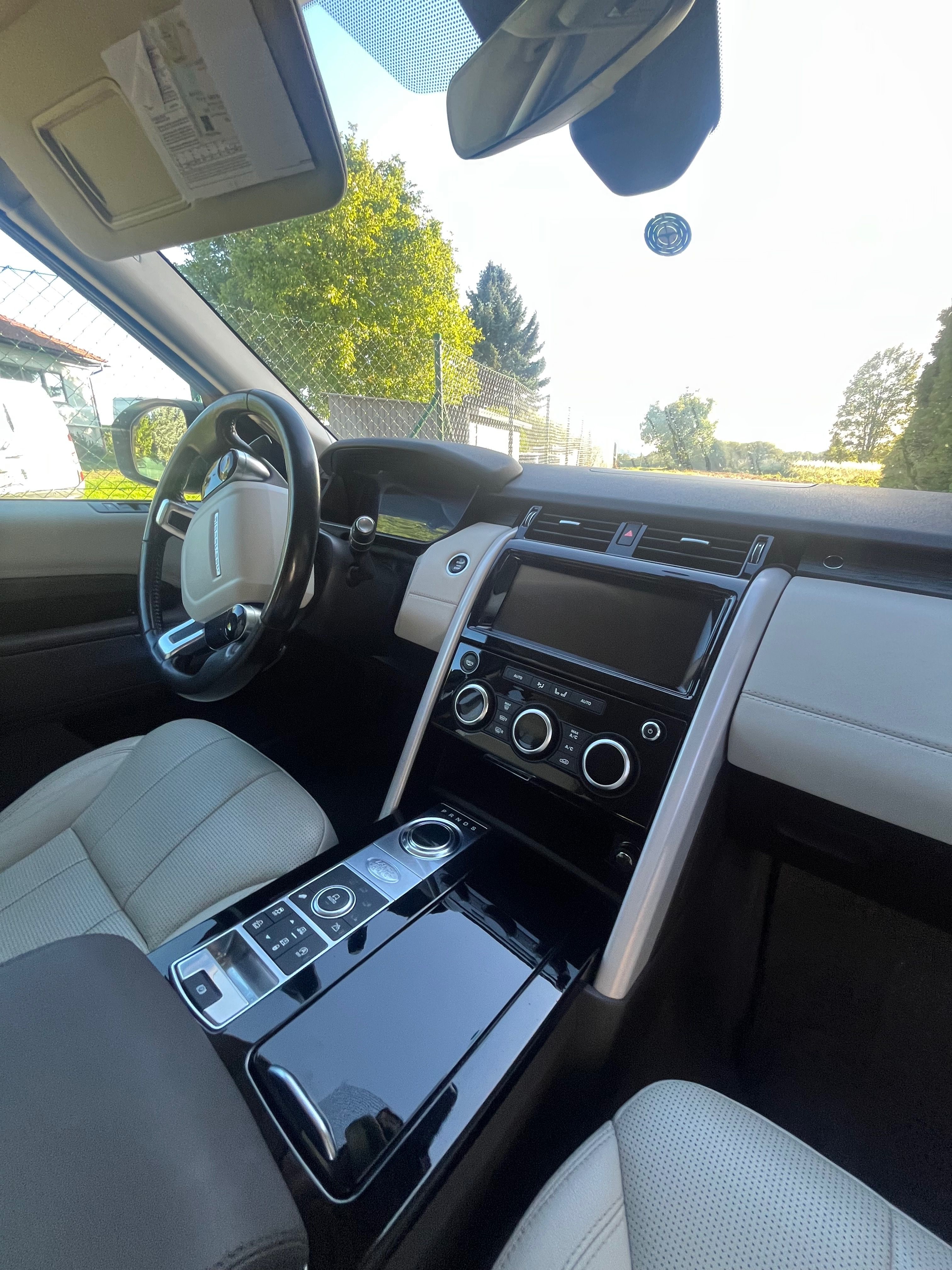 Land Rover Discovery, Land Rover Discovery 5 Luxury - fotka 4