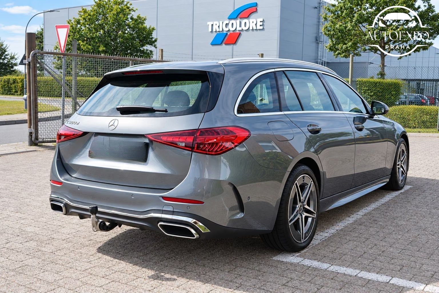 Mercedes-Benz Třídy C, 300d*AMG Paket*TAŽNÉ*DISTRONIC - fotka 5