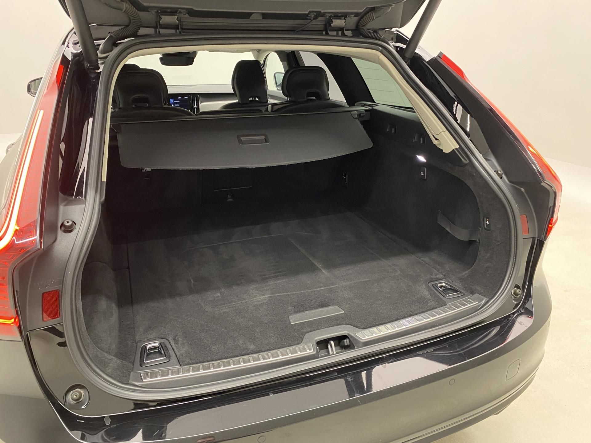 Volvo V90, B4 MOMENTUM AUT - fotka 5