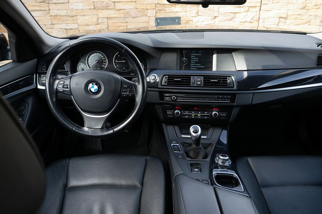 BMW Řada 5, 520d - PANORAMA, KŮŽE, NAVI - fotka 5