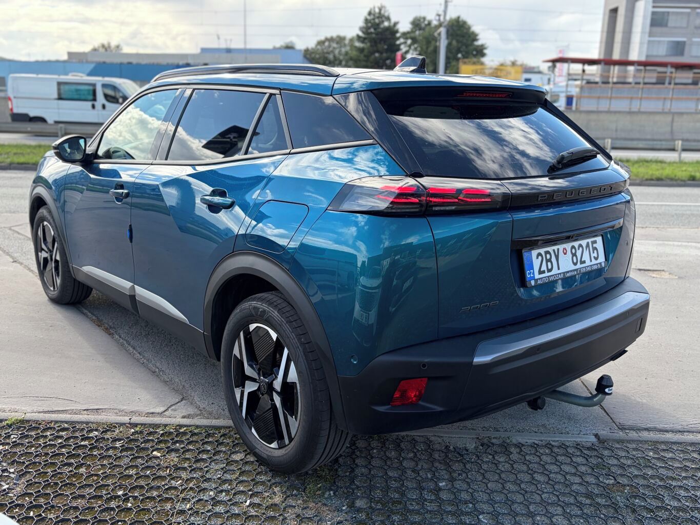 Peugeot 2008, ALLURE PureTech 100hp MAN6 - T - fotka 4